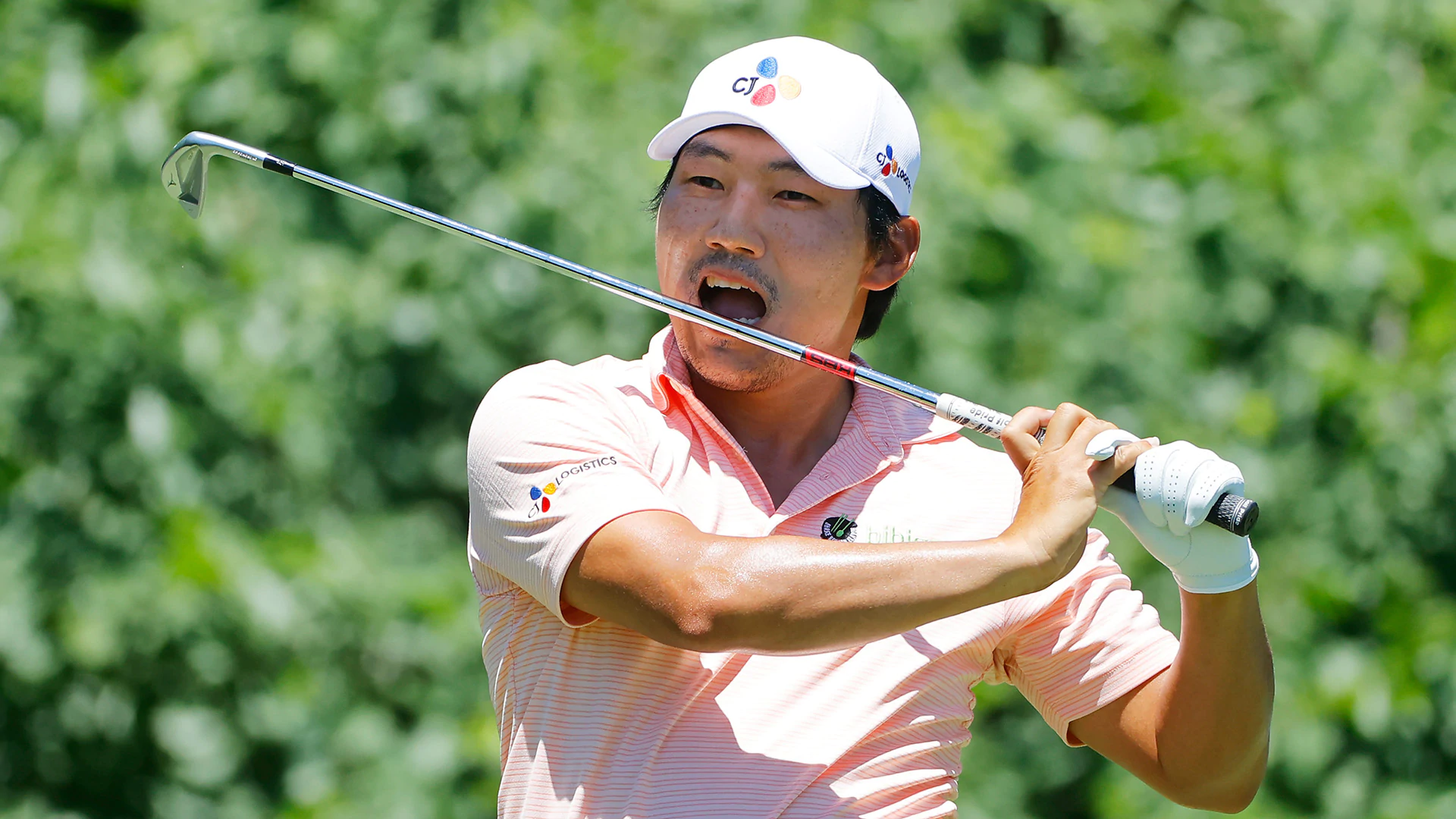 Sung Kang makes an ace at Colonial and the not-crowd goes not-wild