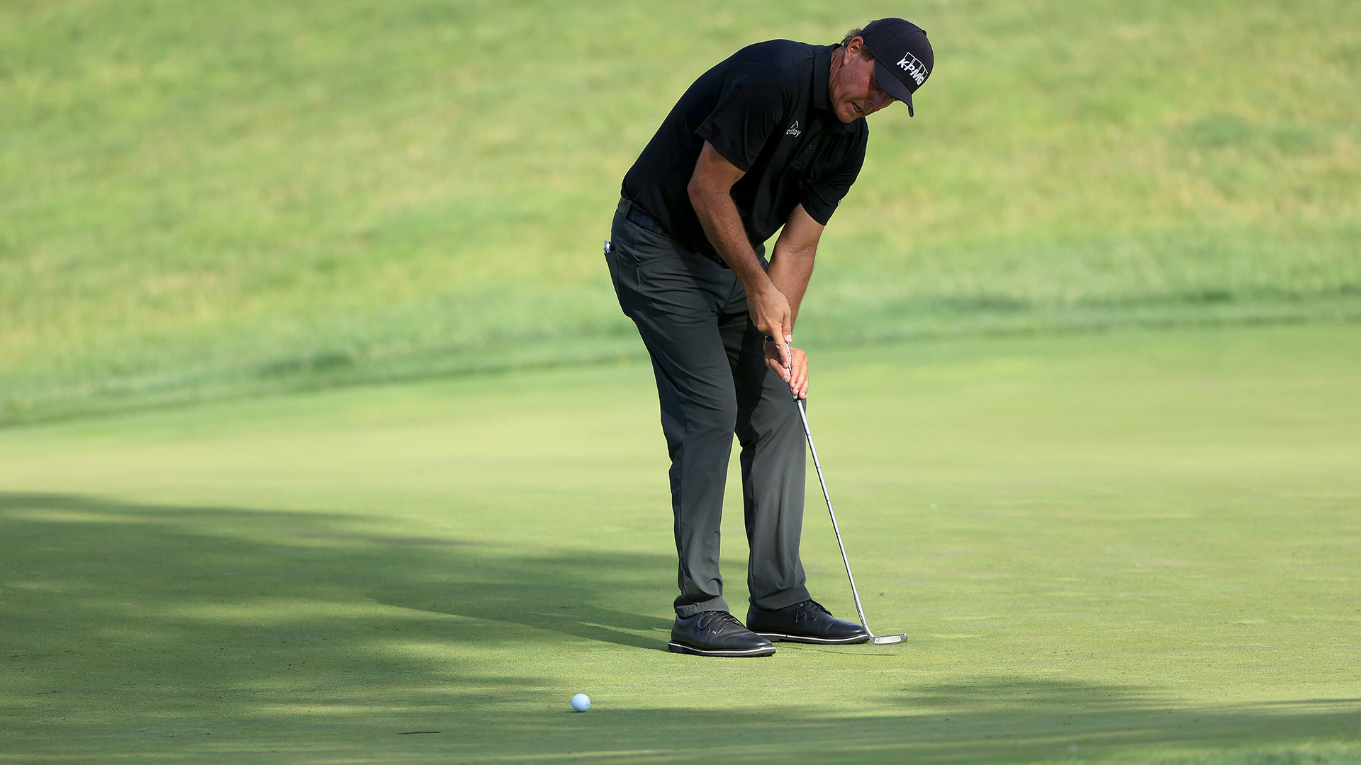 Watch: Phil Mickelson makes par after putting from 78 yards out in fairway