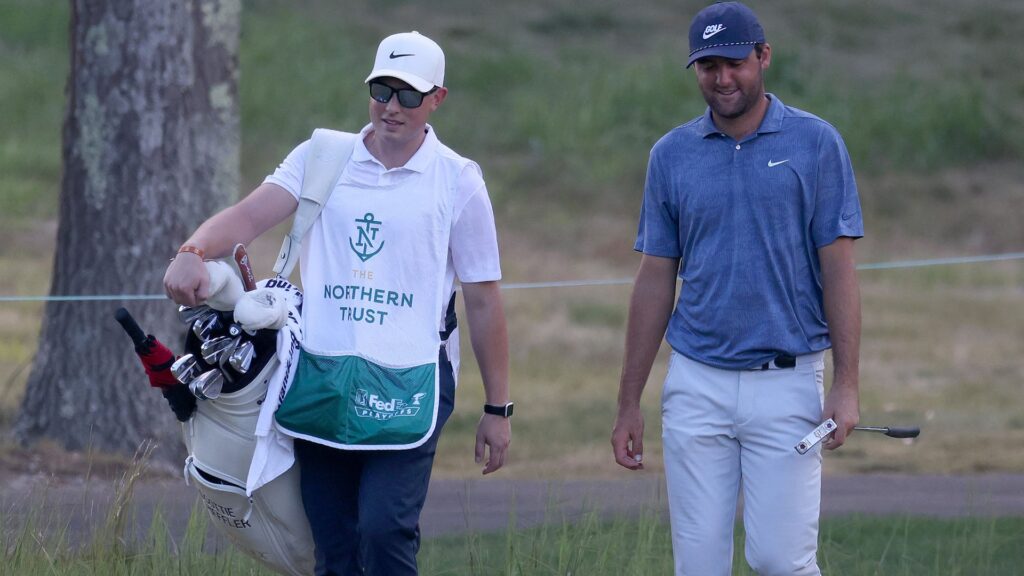 Scottie Scheffler uses fillin after caddie goes down with injury in