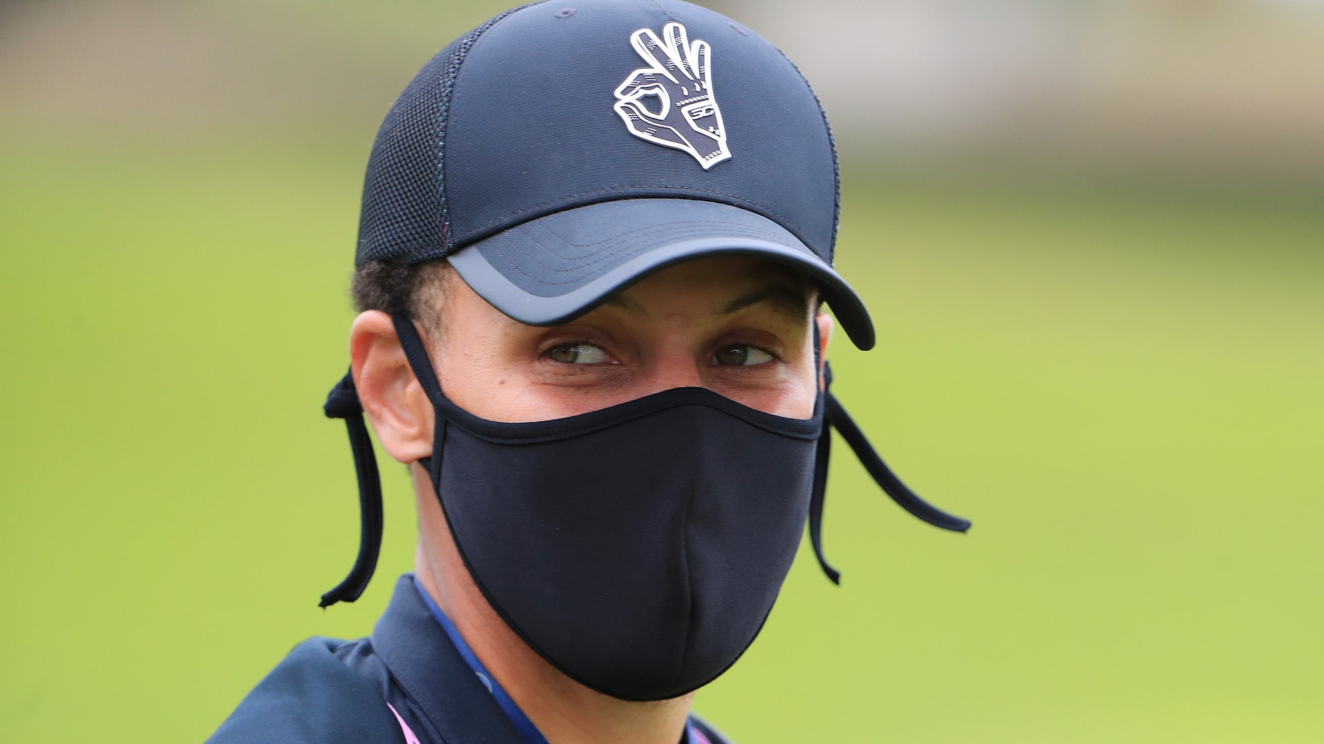 With three months to kill, Steph Curry offers his caddie services to Collin Morikawa