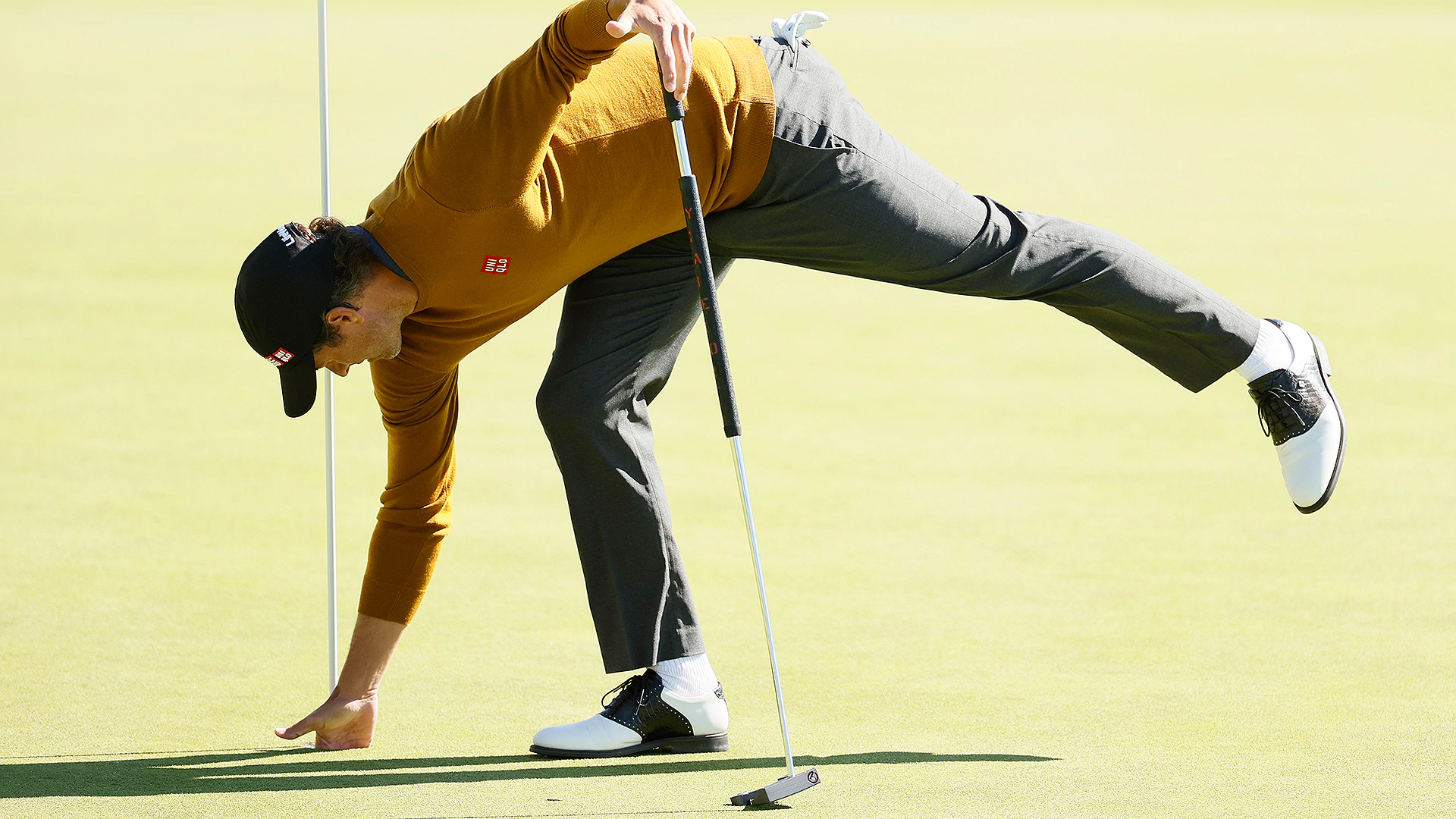 Adam Scott adds new putter to be ‘entertained’ and it works in Round 1 at Riviera