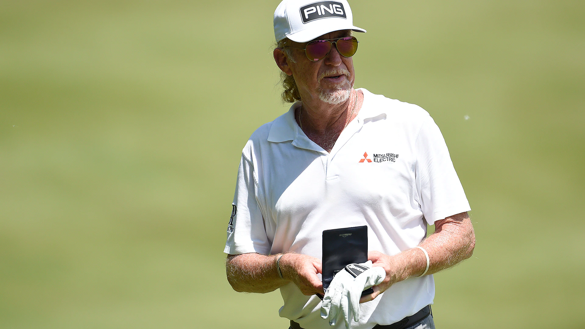 Miguel Angel Jimenez might ‘sweat like a pig,’ but he leads in hot Wisconsin
