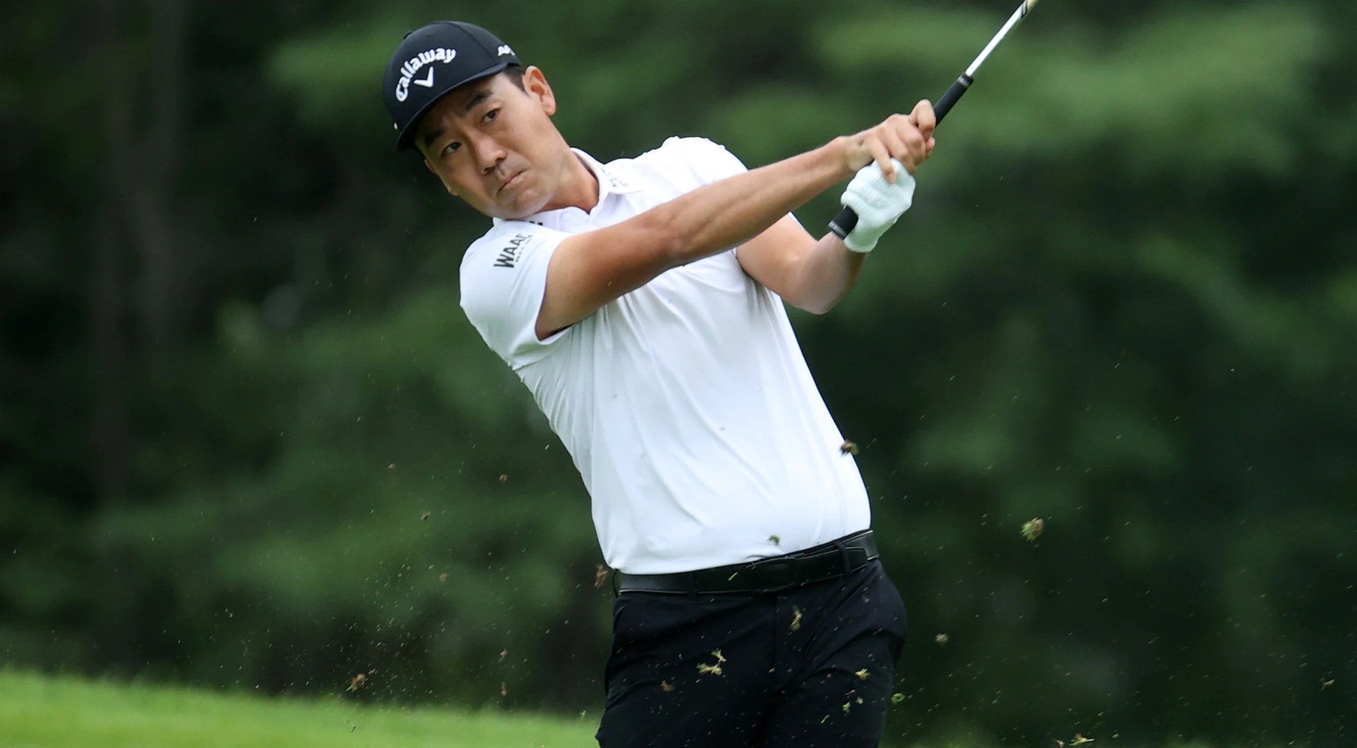 Kevin Na holes birdie chip at John Deere Classic … with his putter