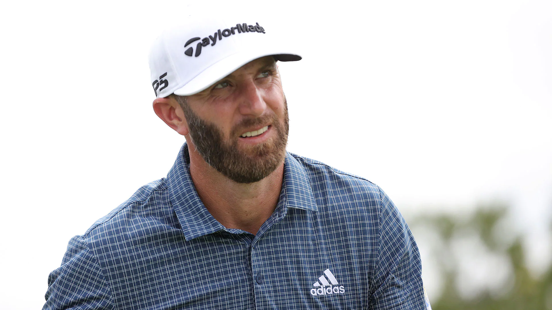 Dustin Johnson cracks driver before Day 1 of Northern Trust, salvages round