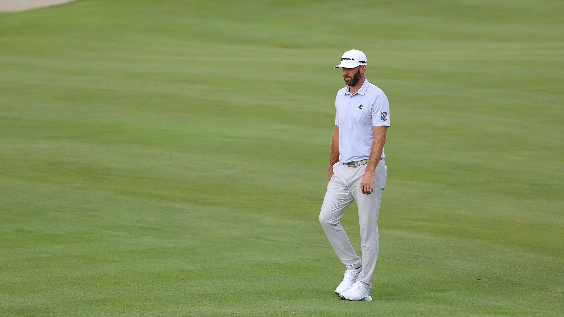 (Doesn’t) fit like a Glove-r: Dustin Johnson borrows driver, shoots over par