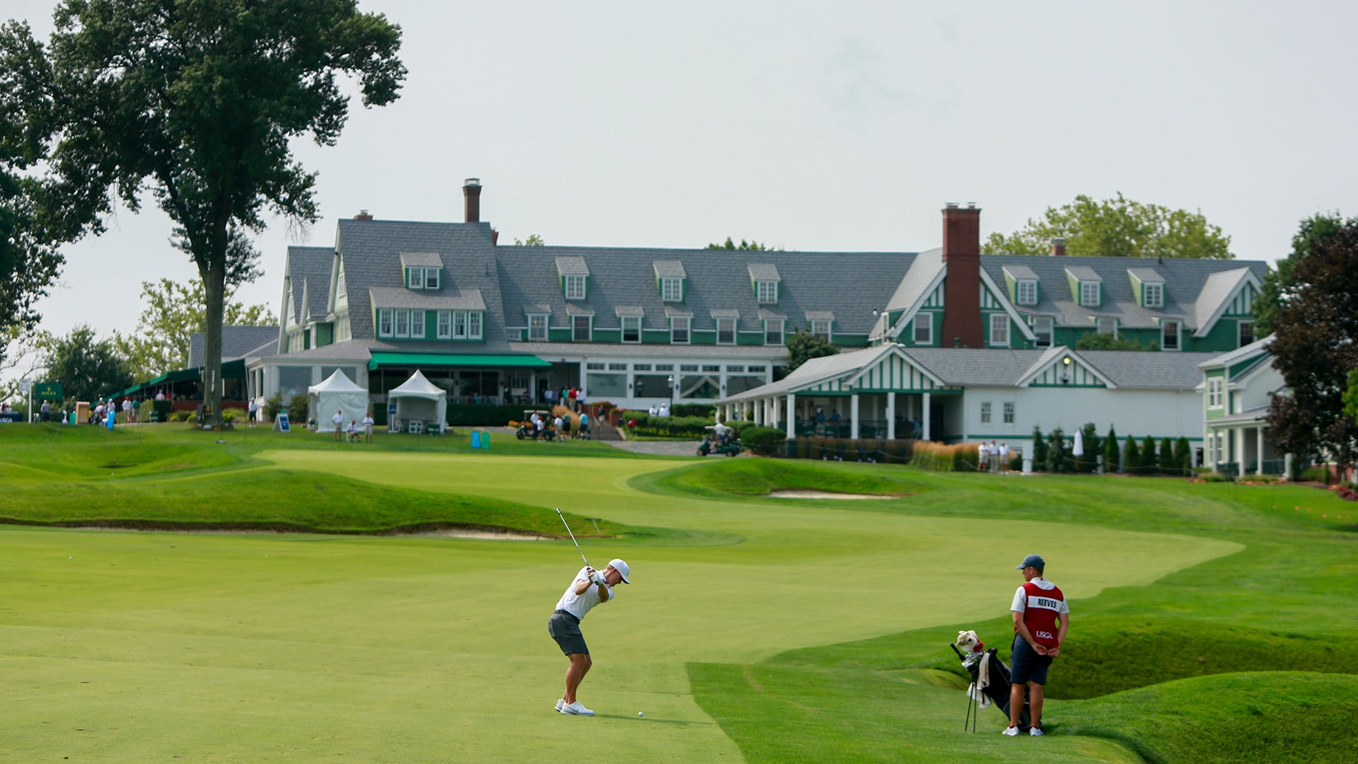 Brad Reeves clubhouse leader at suspended U.S. Amateur