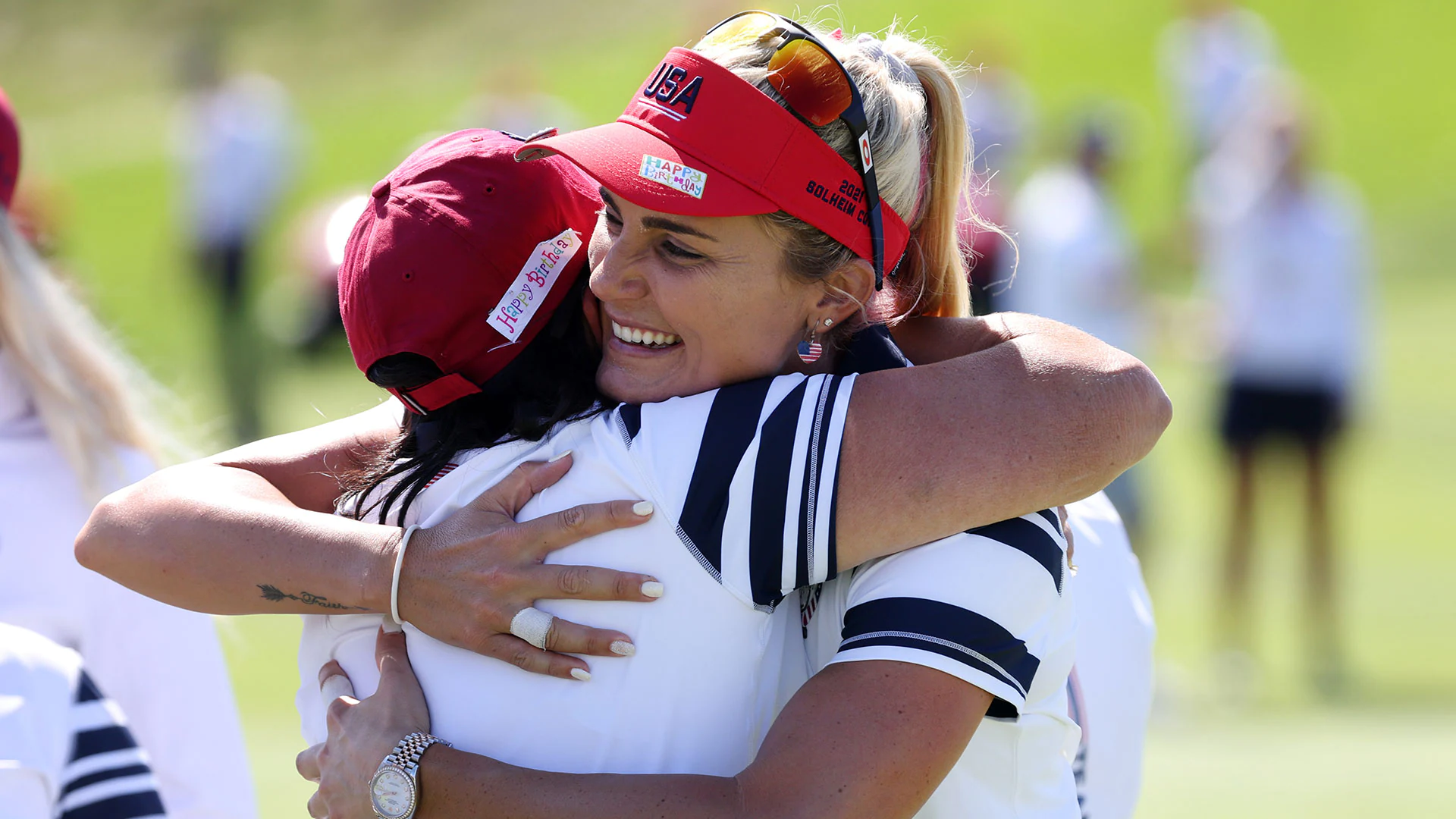 U.S. wins three morning foursomes on Day 2, cut deficit to 1 point at Solheim Cup