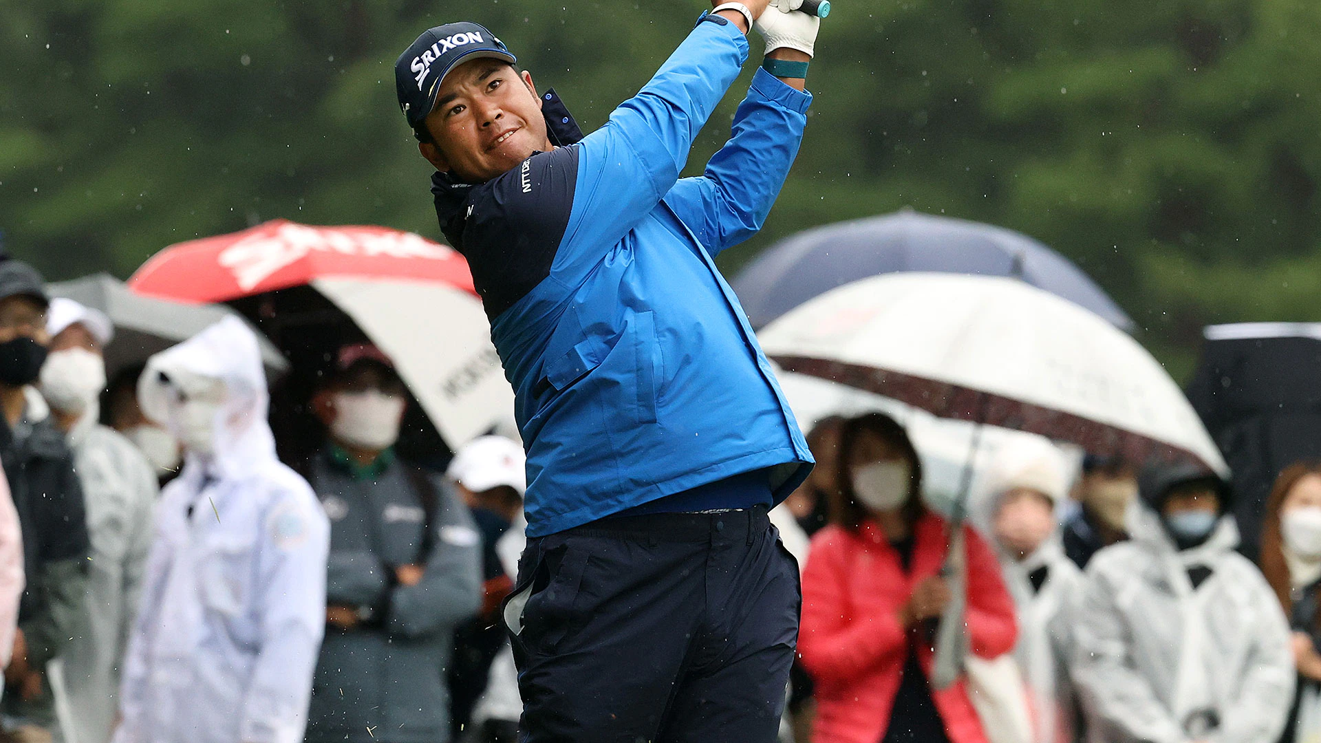 Amid cold and rain, Hideki Matsuyama takes one-shot lead at Zozo in Japan