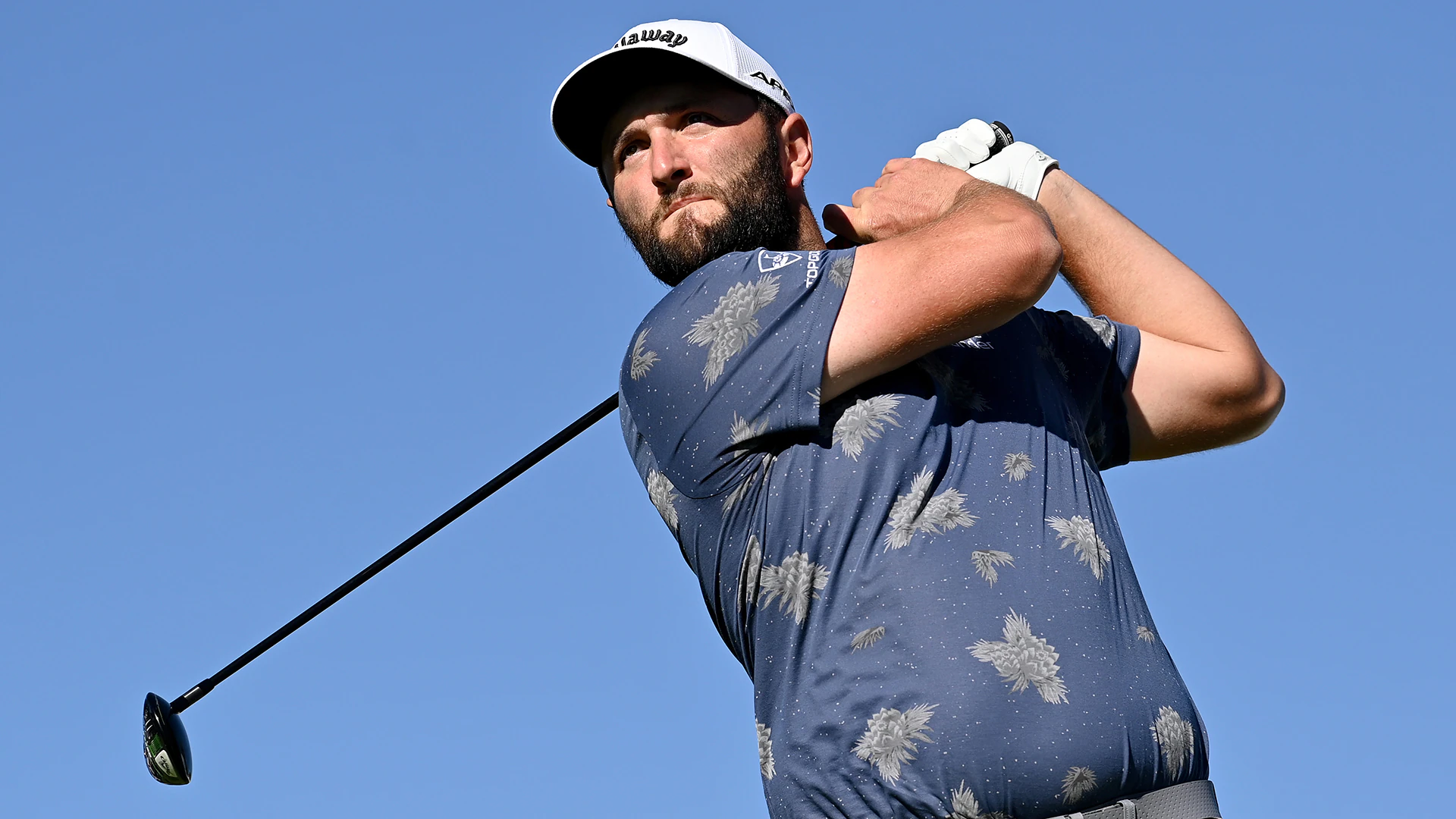 Jon Rahm (67) overcomes noisy crowd, sits one shot back in Spain