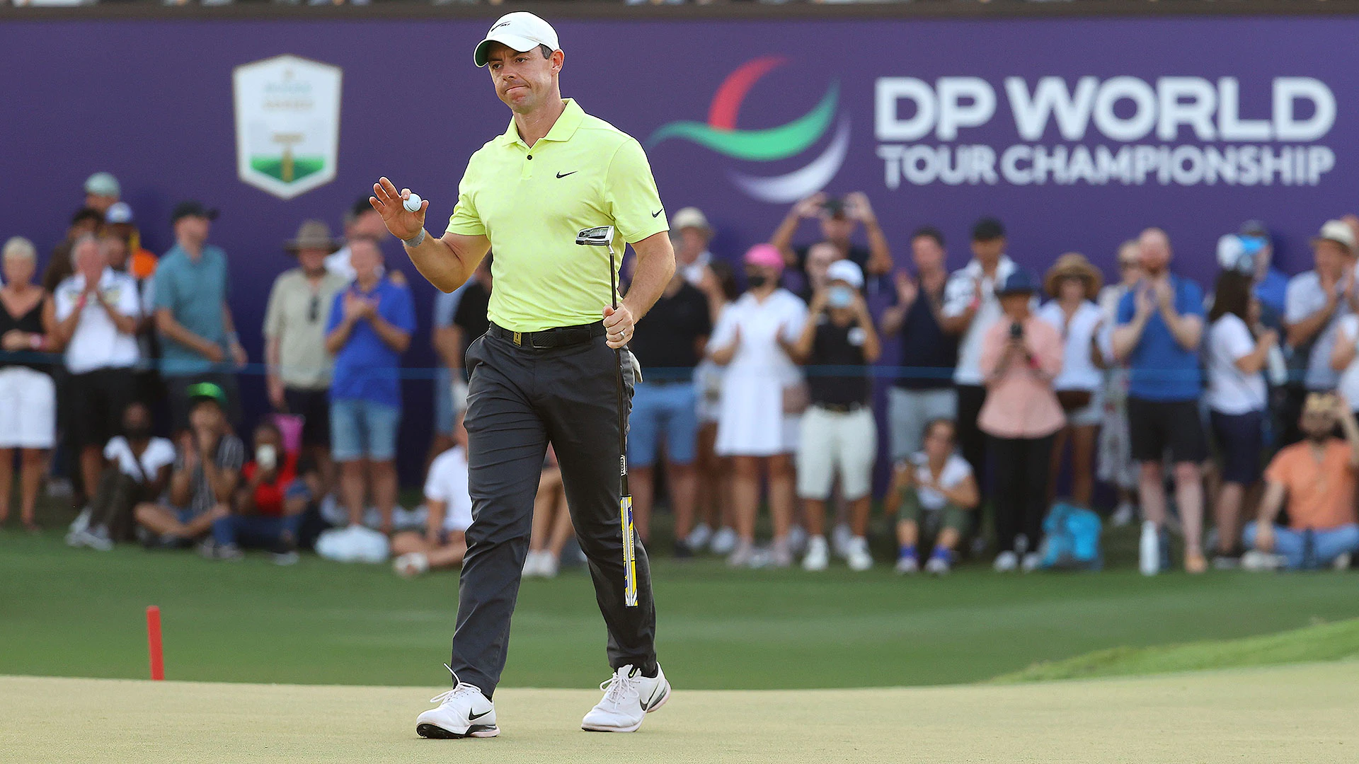 Rory McIlroy double-bogeys final hole to lose lead at DP World Tour Championship