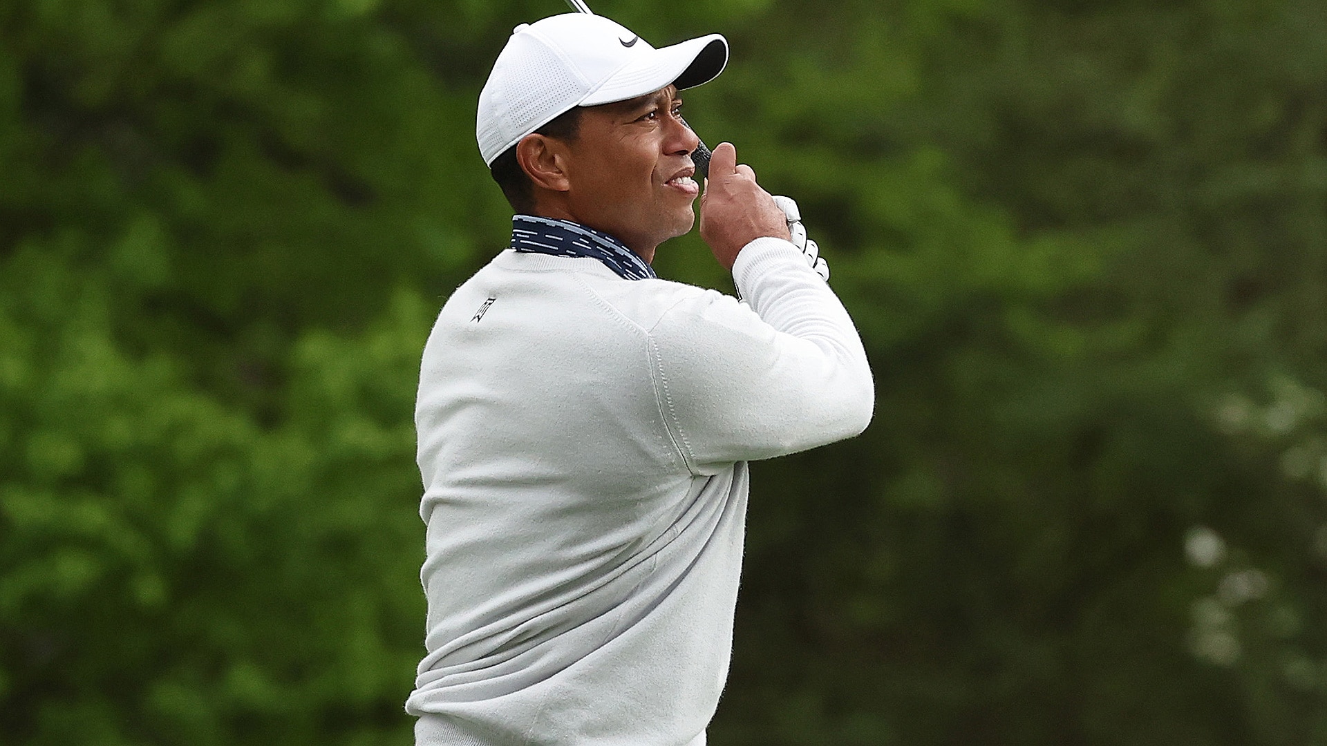 Highlights: Tiger Woods hits tee shot 364 yards on chilly Saturday at Augusta