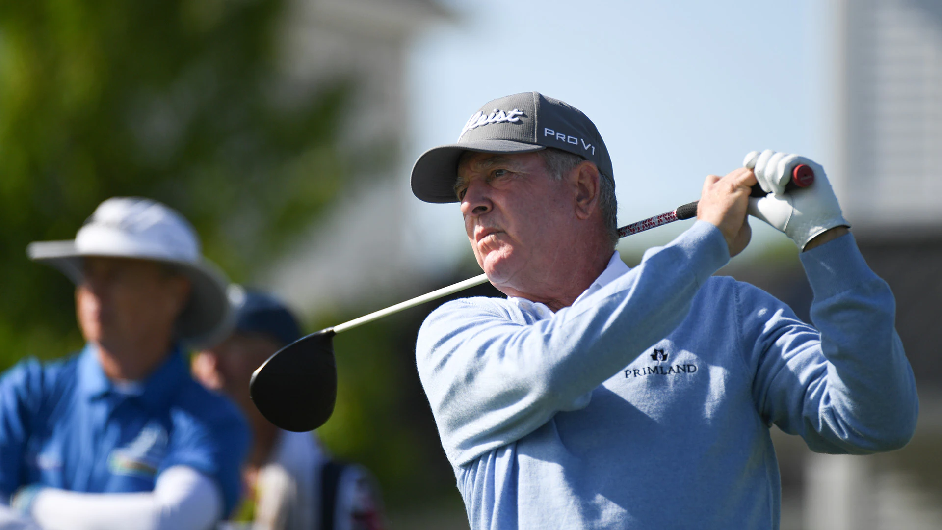 Jay Haas beats his age and shares the lead at U.S. Senior Open