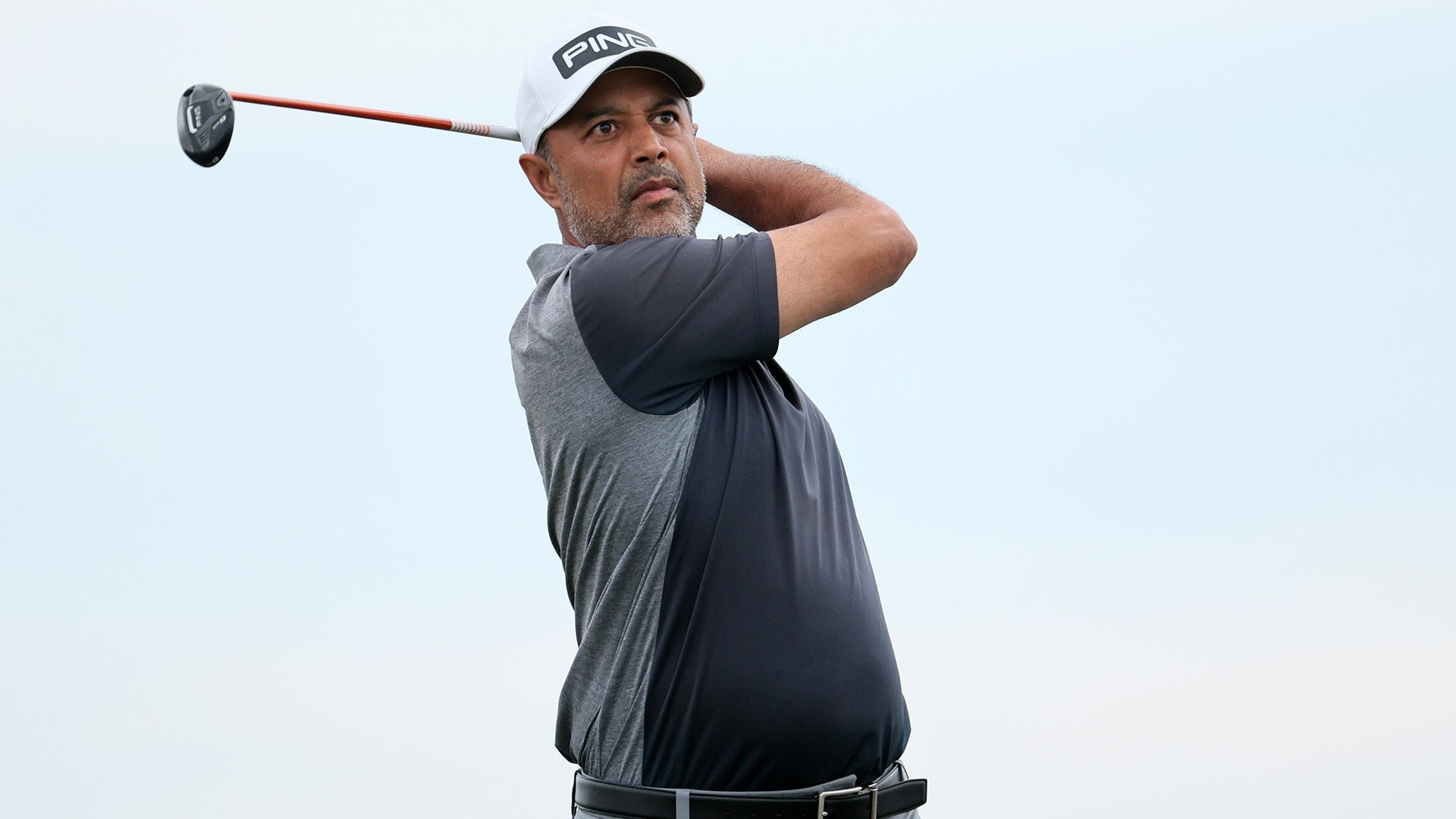 Arjun Atwal barely gets in the field, opens with 63 in first round since father’s passing