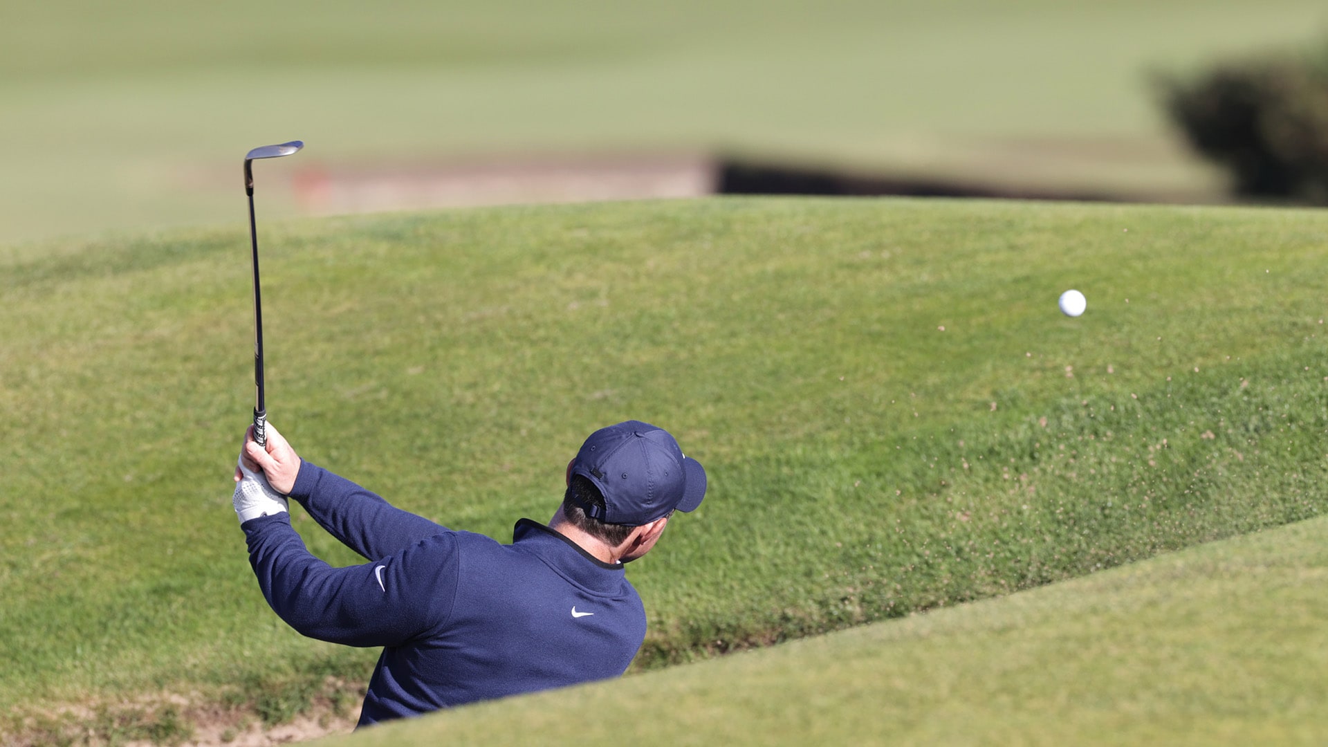 Rory McIlroy charges at St. Andrews before Road Hole bunker kills comeback