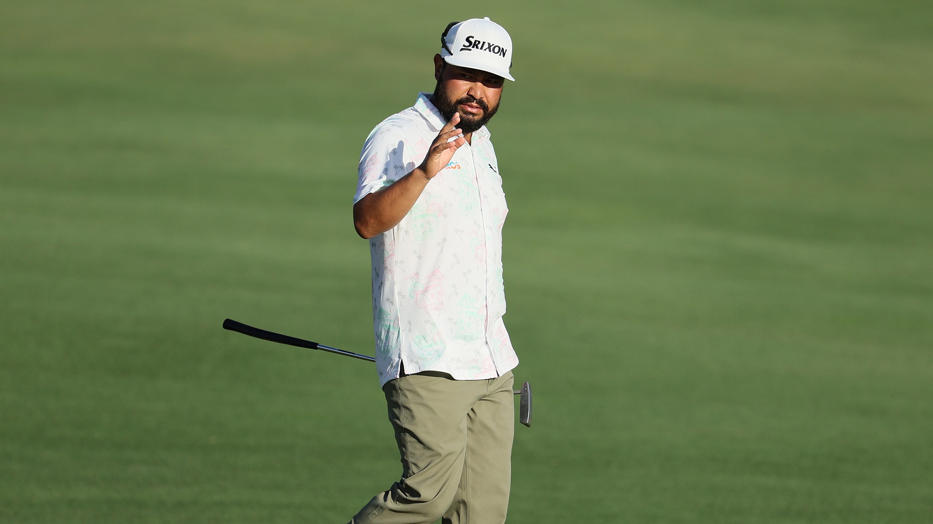 When it comes to his untucked shirt, J.J. Spaun unbothered by the haters