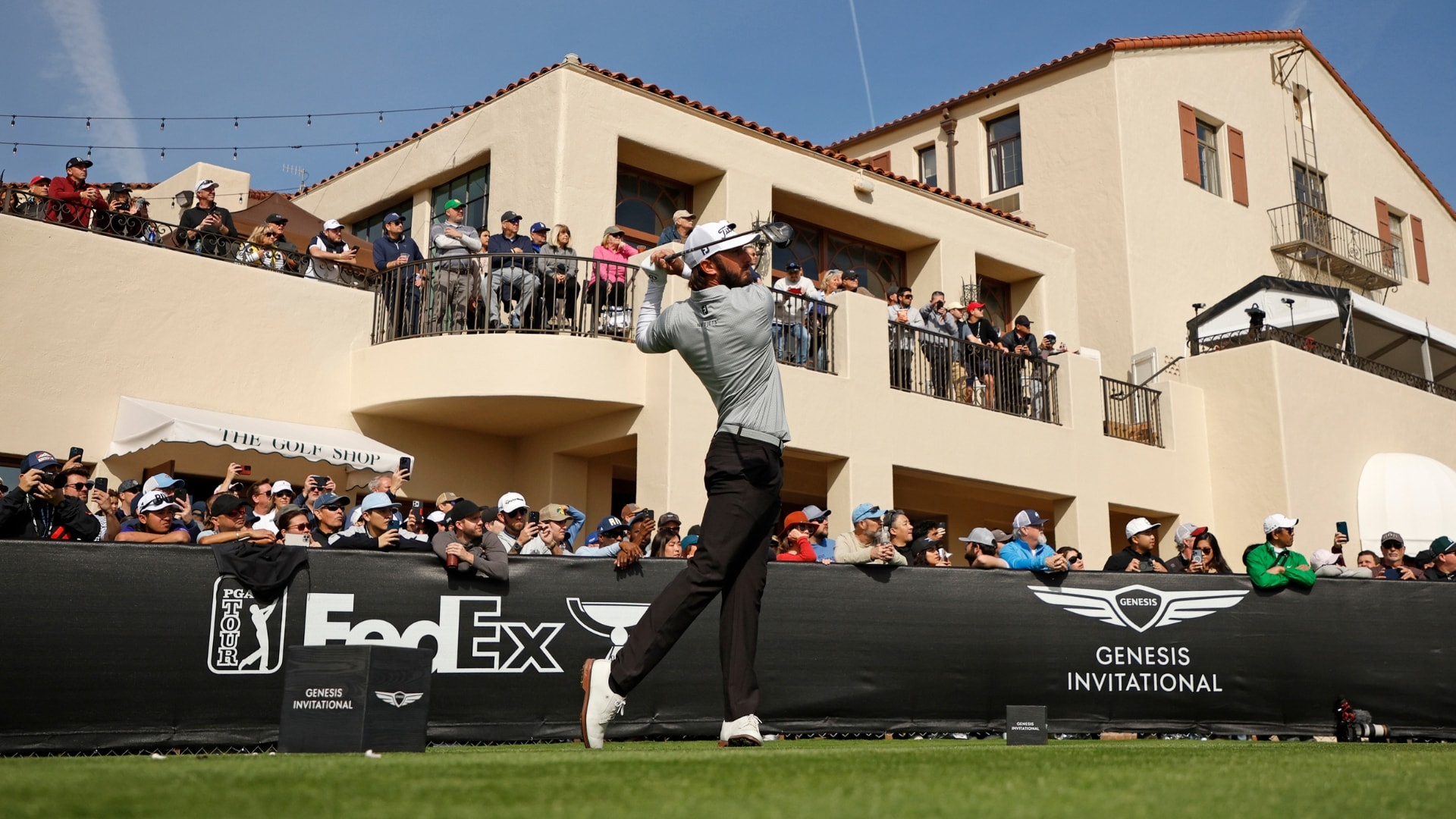 Max Homa takes early lead, Tiger Woods brings buzz to Riviera