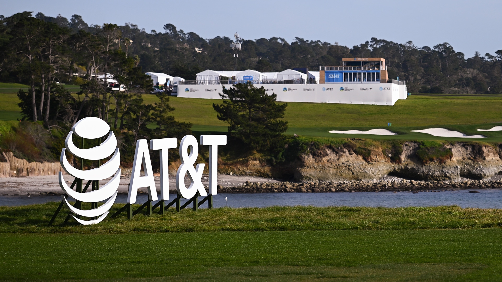 Caddie who collapsed at AT&T Pebble Beach Pro-Am recovering after quadruple bypass surgery