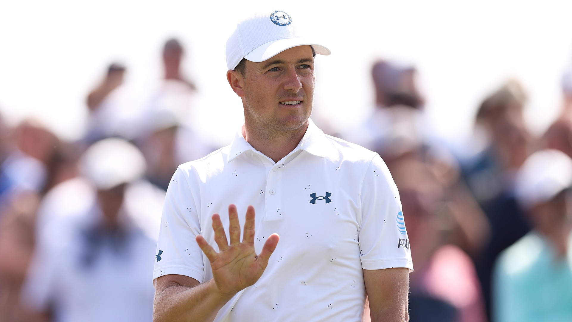 Knee-ded it: Jordan Spieth saved by fan, then chips in to safely make Players cut
