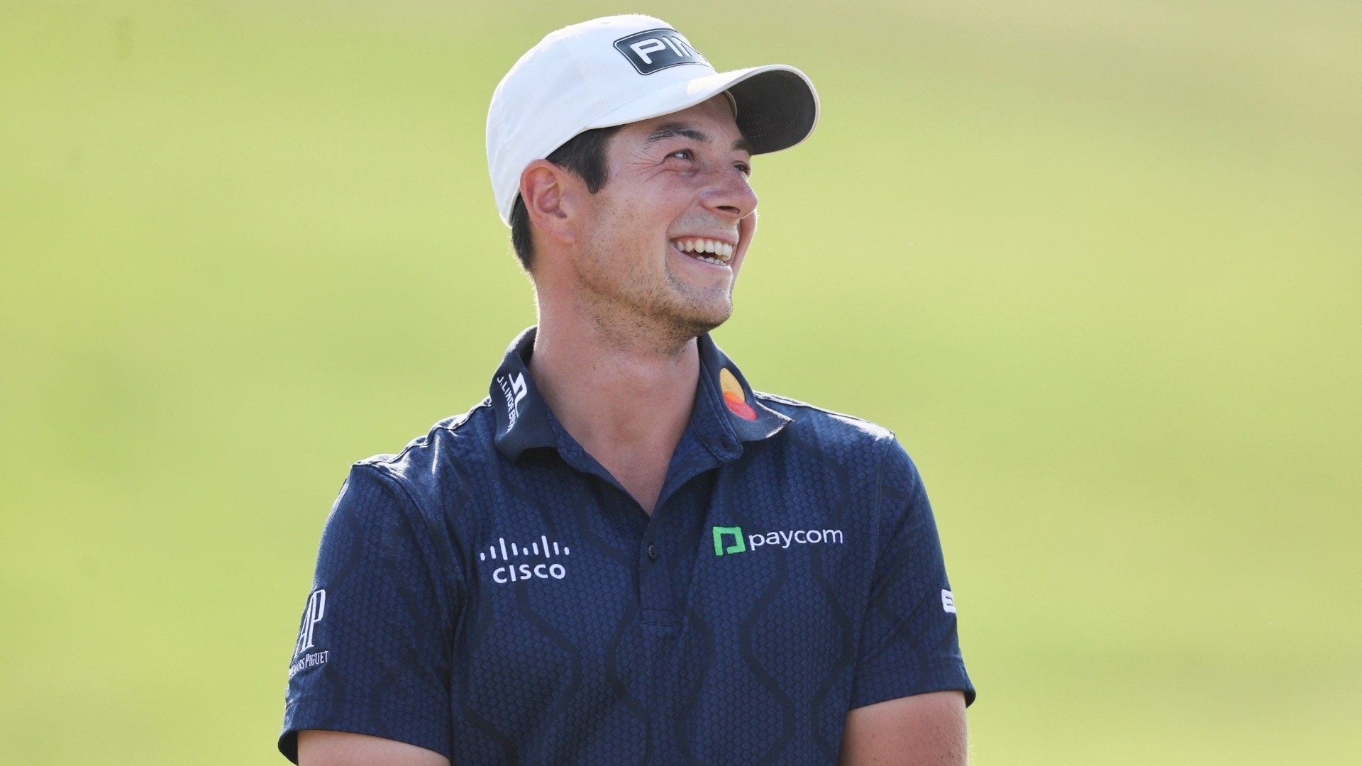 Viktor Hovland caddies for friend less than 24 hours after Memorial win