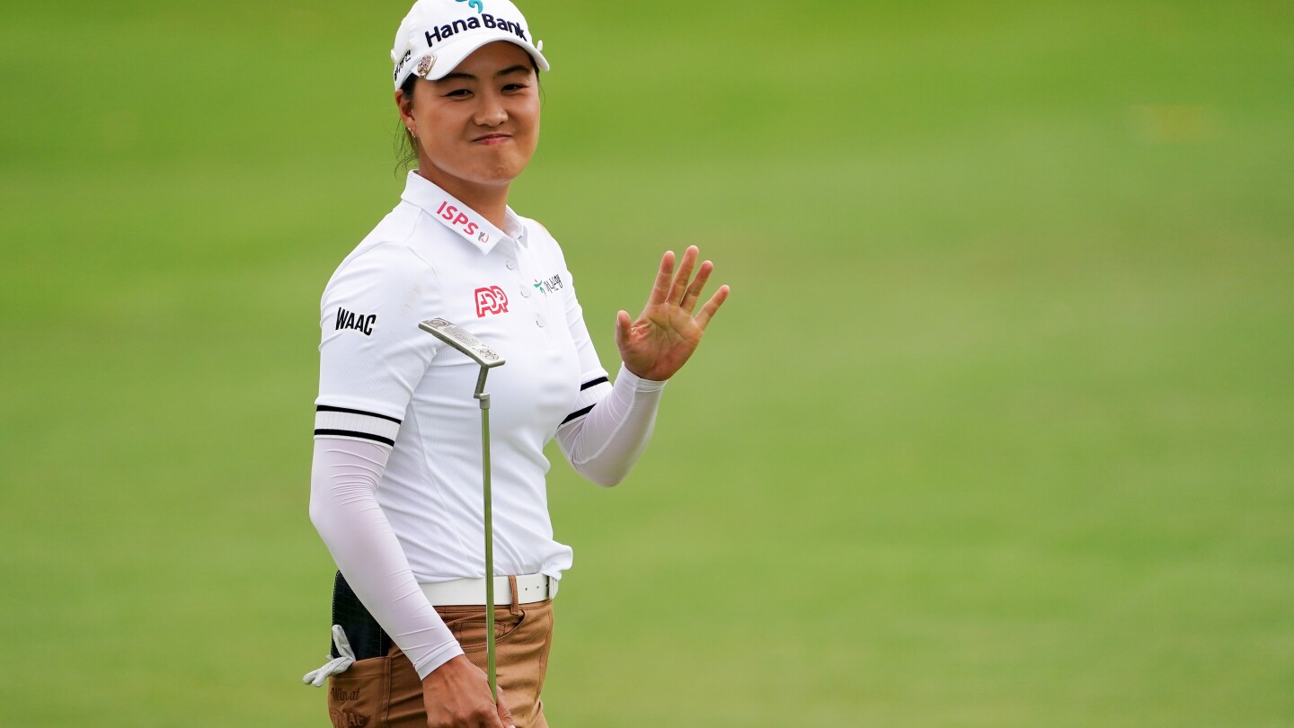 Minjee Lee rallies from six back to take 54-hole lead in Cincy
