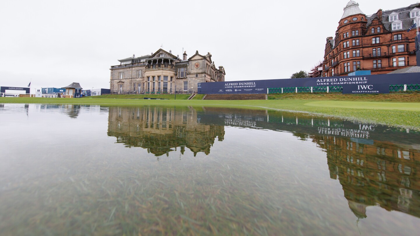 Play washed away at Dunhill; third round to be finale on Monday