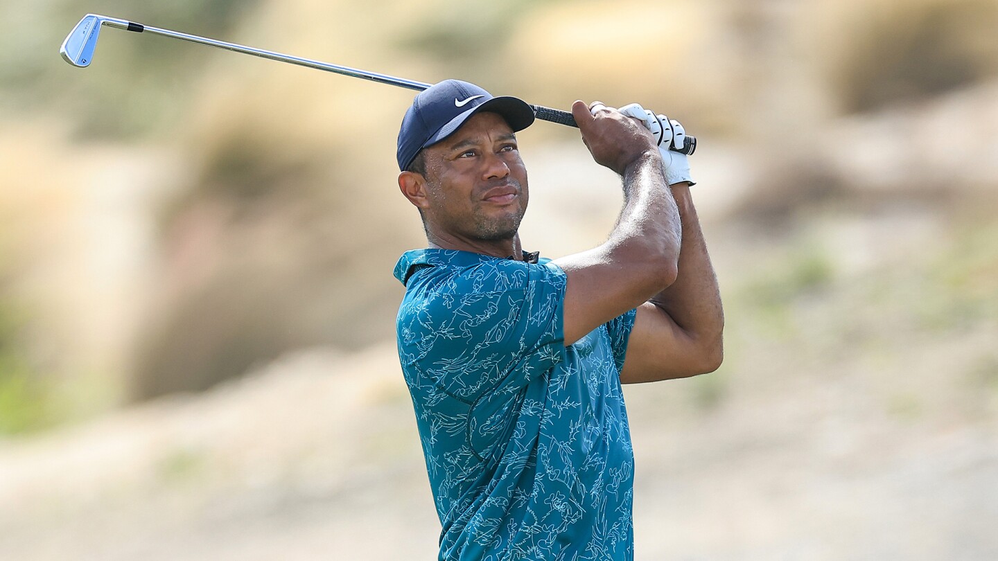 Tiger Woods with back-to-back birdies again during Hero World Challenge