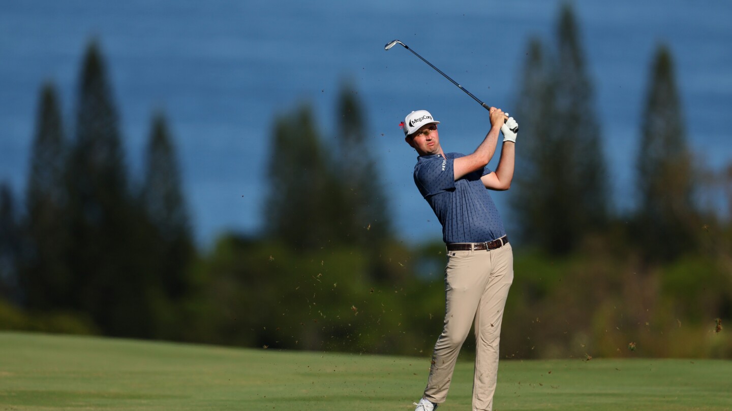 J.T. Poston’s chip at The Sentry finds cup and ricochet’s back onto green