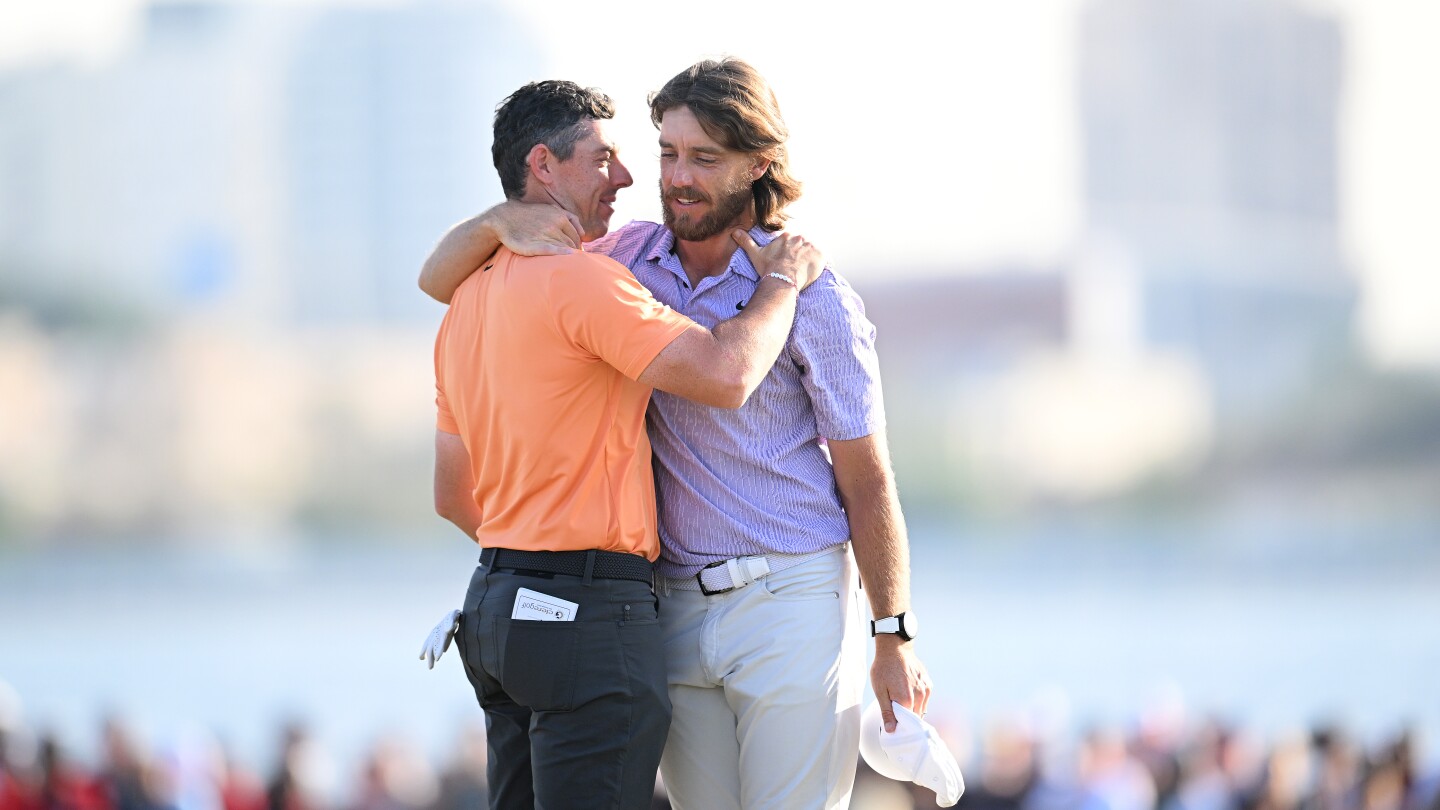 Fleetwood wins Dubai with birdie, Rory water at 18