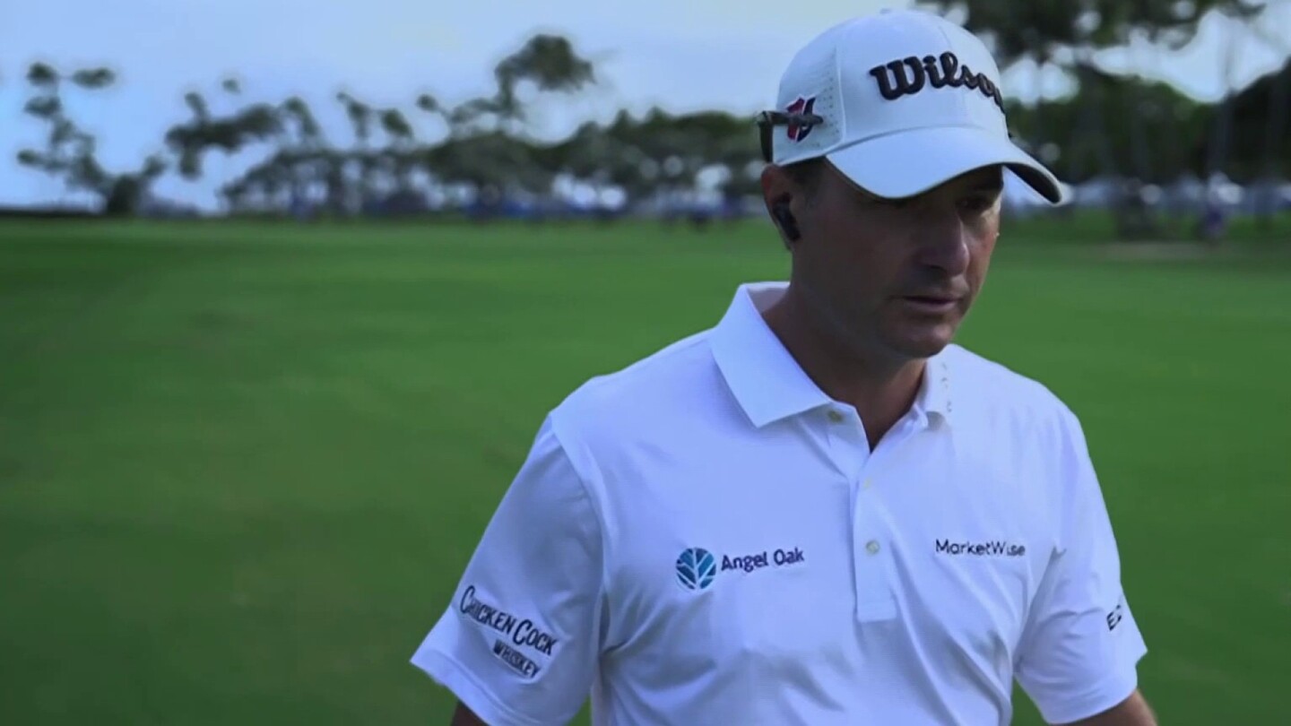 Kevin Kisner walks and talks on the course at the Sony Open in Hawaii