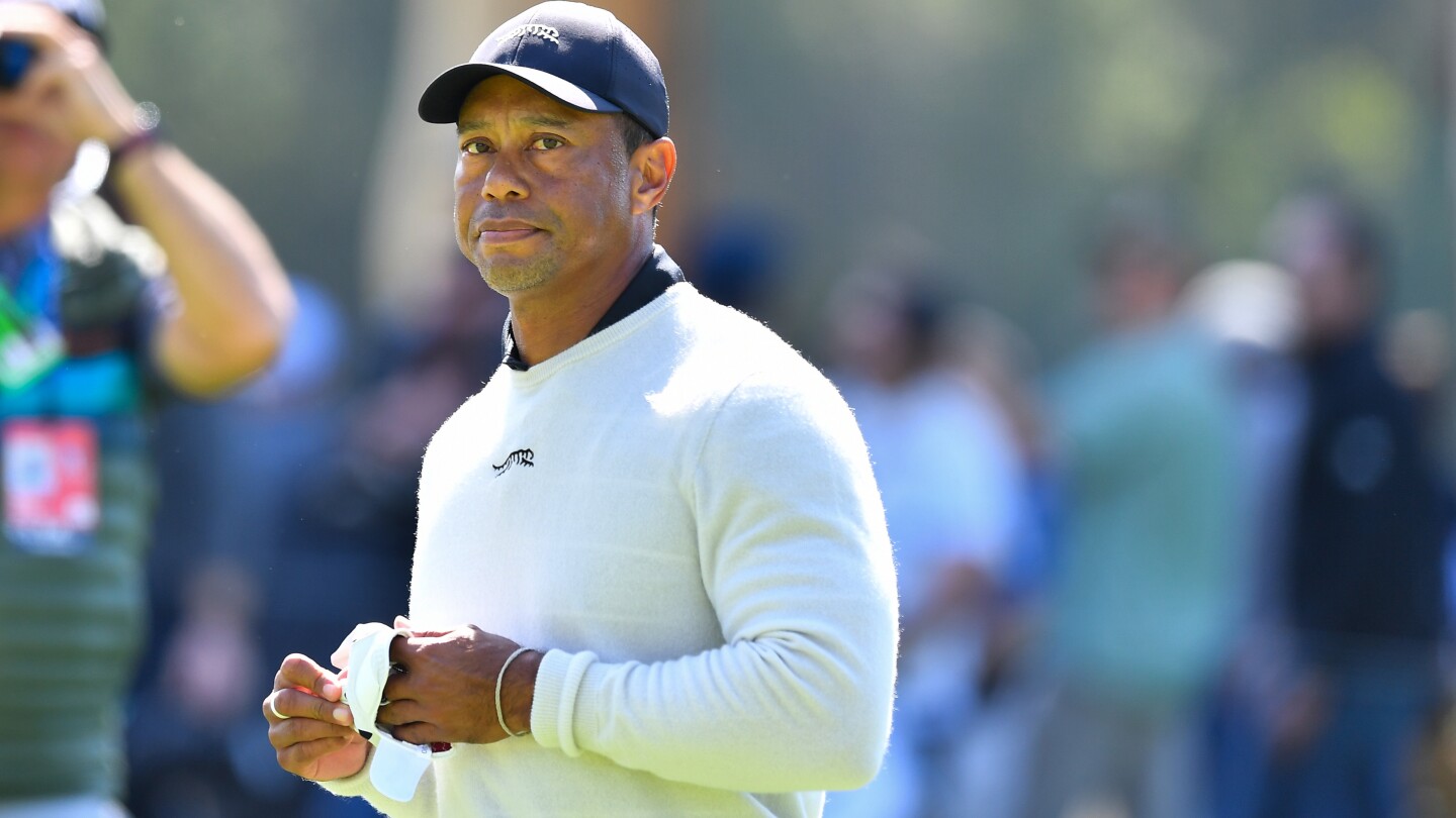 A shank, an untimely spasm and an uneven, 1-over round in Tiger’s return