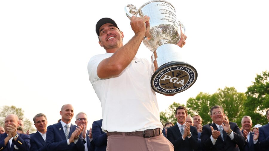 koepka_1920_pga23_d4_trophy.jpg