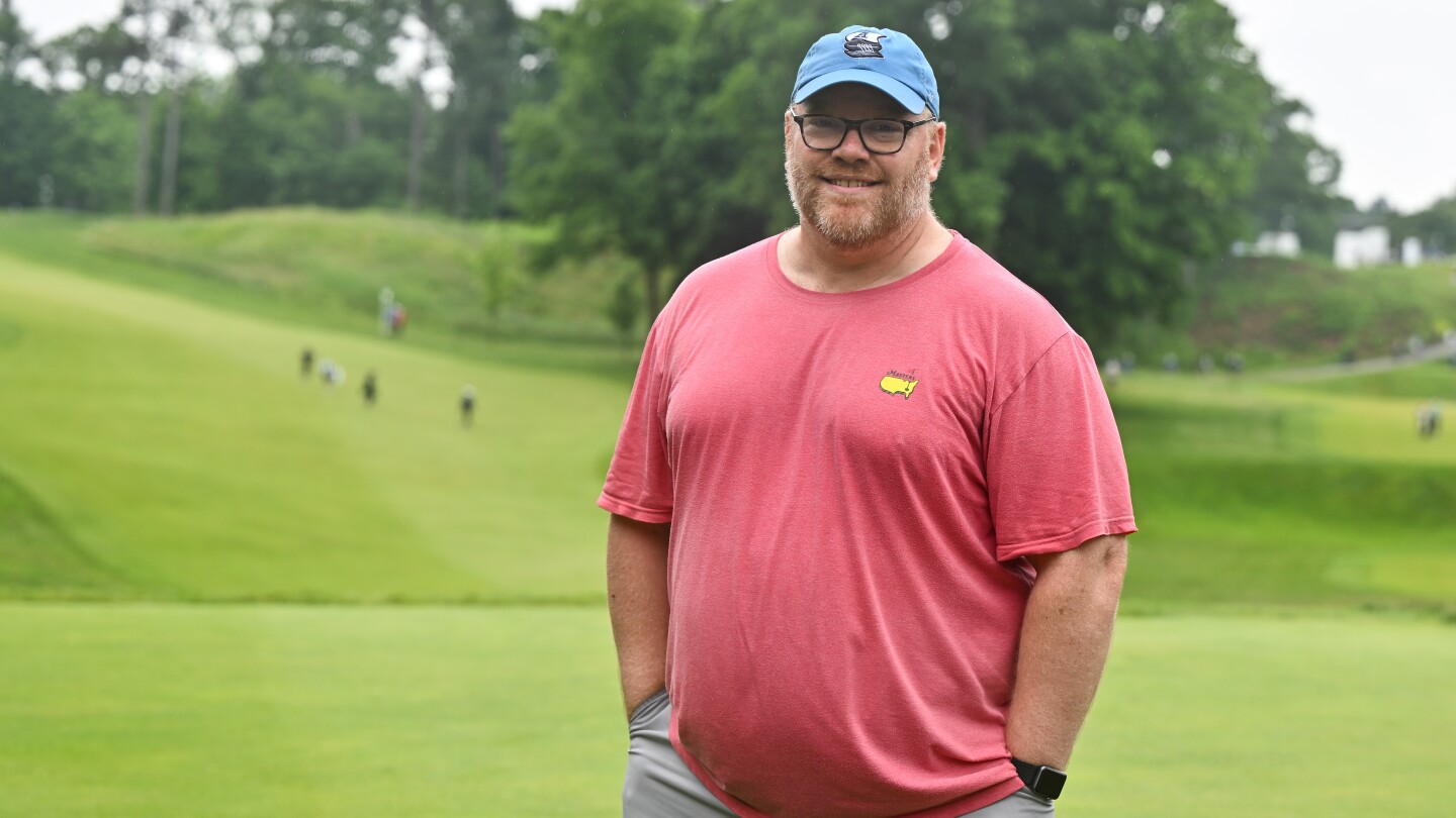 Fans step in to caddie for C.T. Pan after ‘Fluff’ Cowan injured in fall