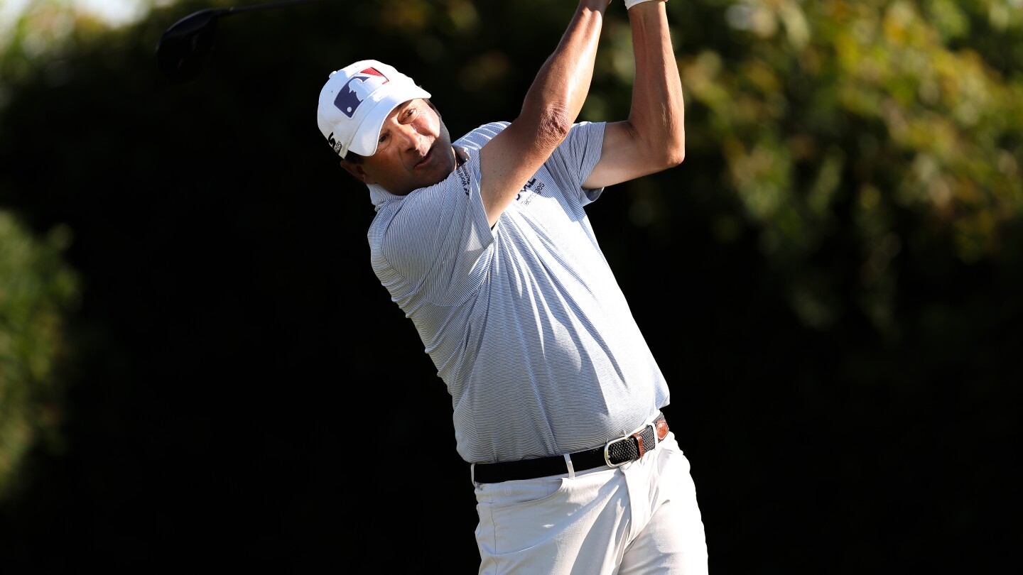 Local favorite Billy Andrade one back in U.S. Senior Open at Newport CC