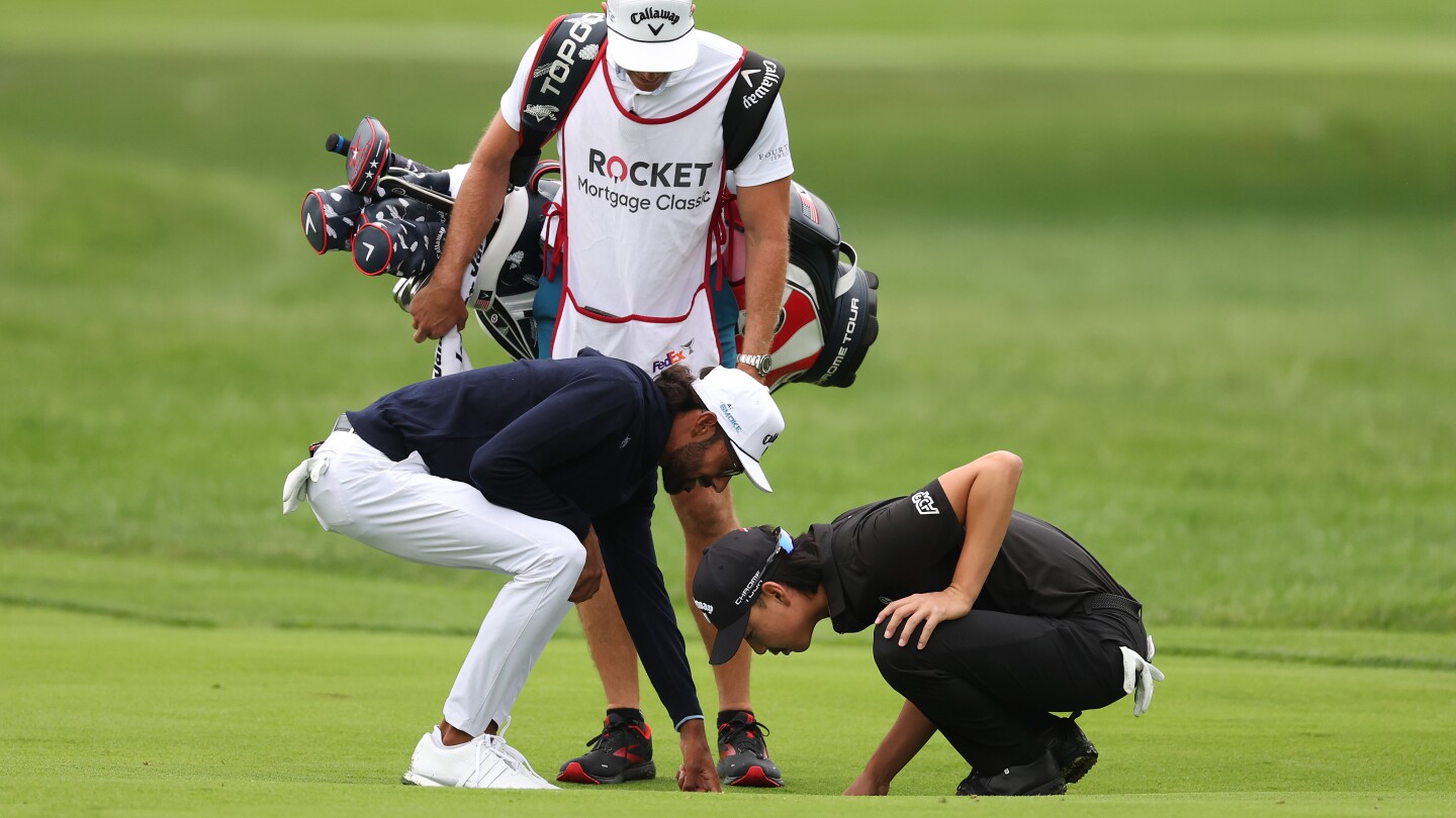 Akshay Bhatia’s golf ball falls into a fairway drain, leading to an unusual free drop