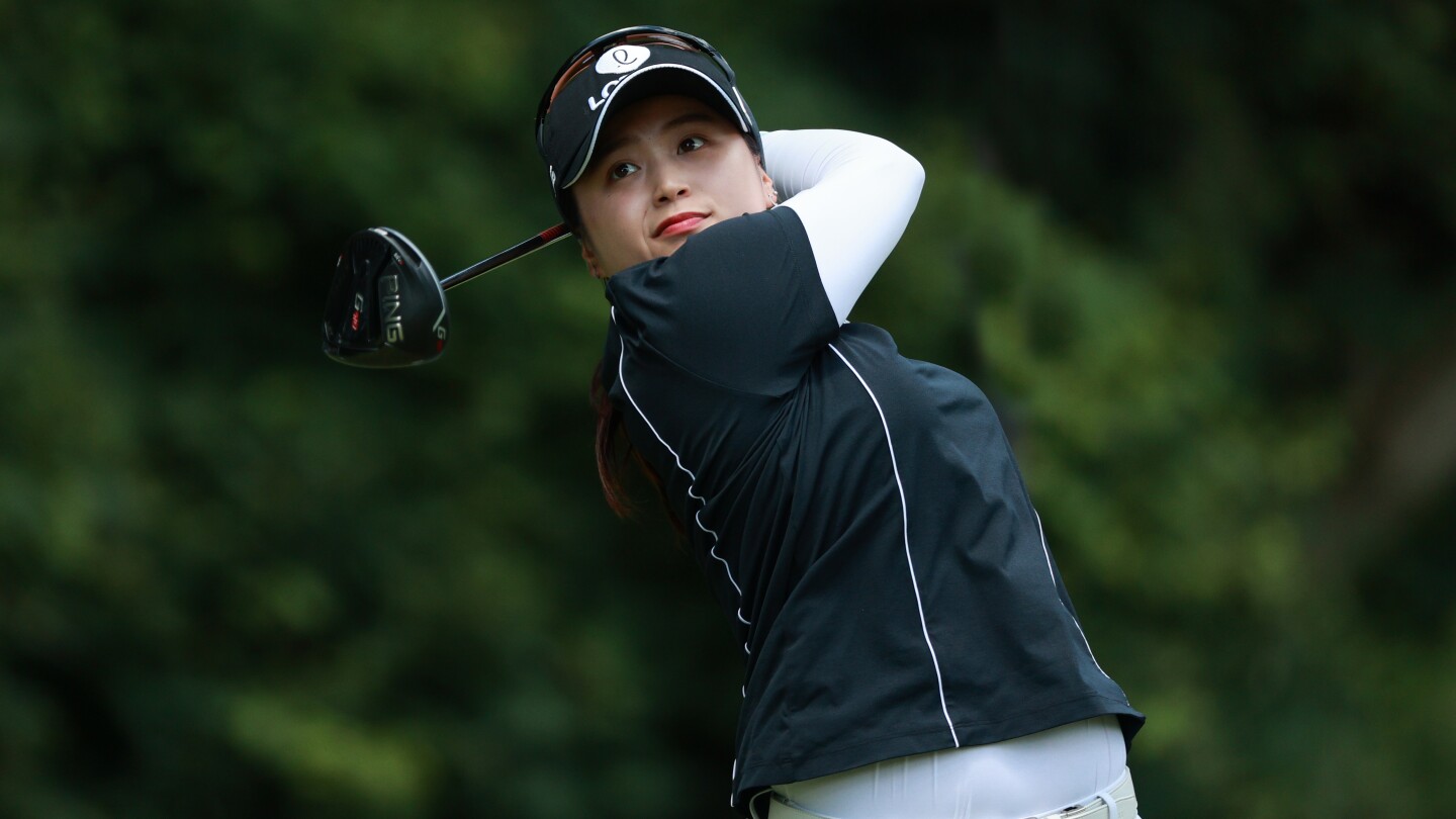 Hye-Jin Choi shoots 64 to take a one-shot lead in the LPGA’s Dana Open