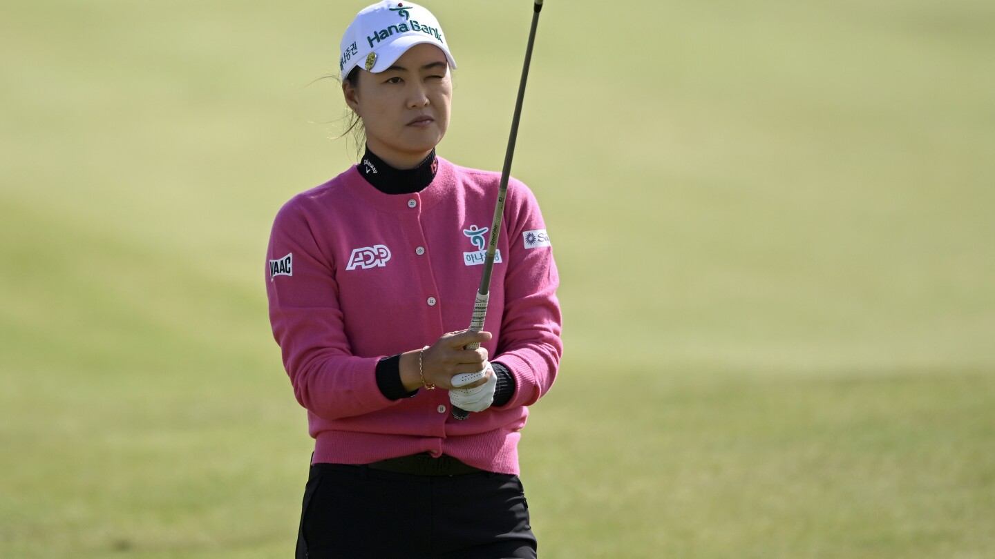 Minjee Lee gets good break with bad weather to lead Women’s Scottish Open