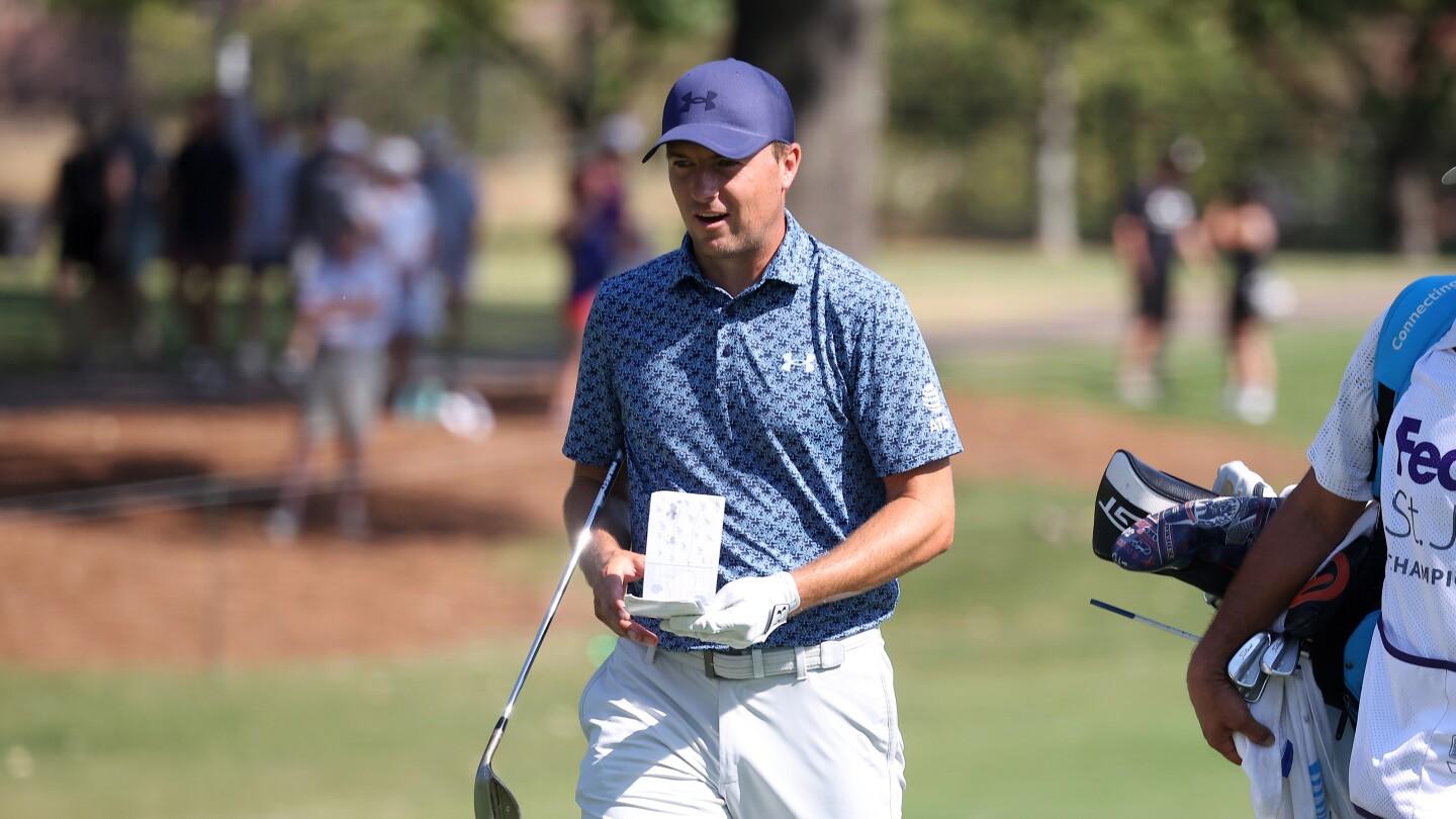 Jordan Spieth undergoes successful wrist surgery, out until next year