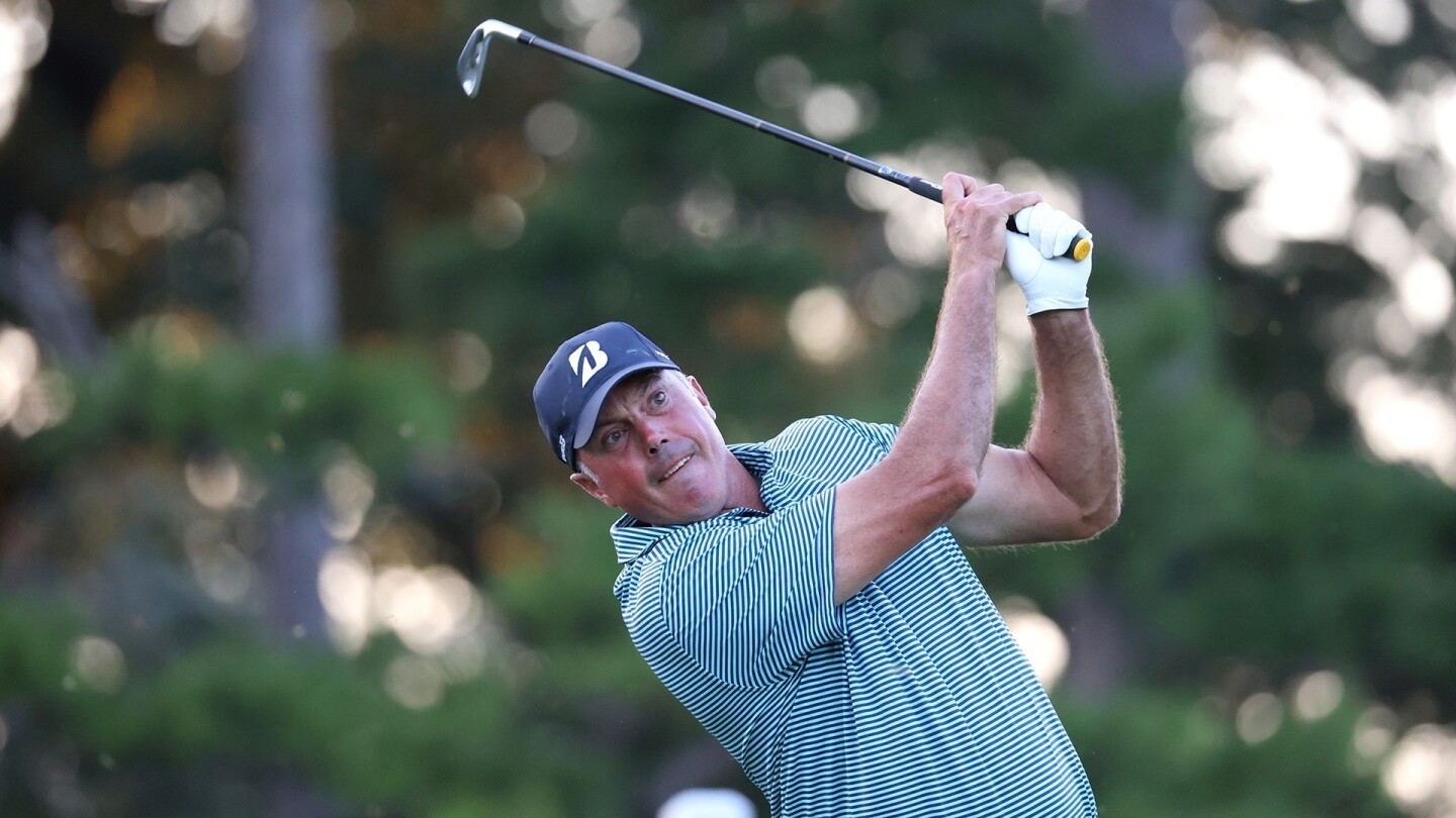 Matt Kuchar walks off Hole 18 in ‘bizarre’ fashion at Wyndham Championship