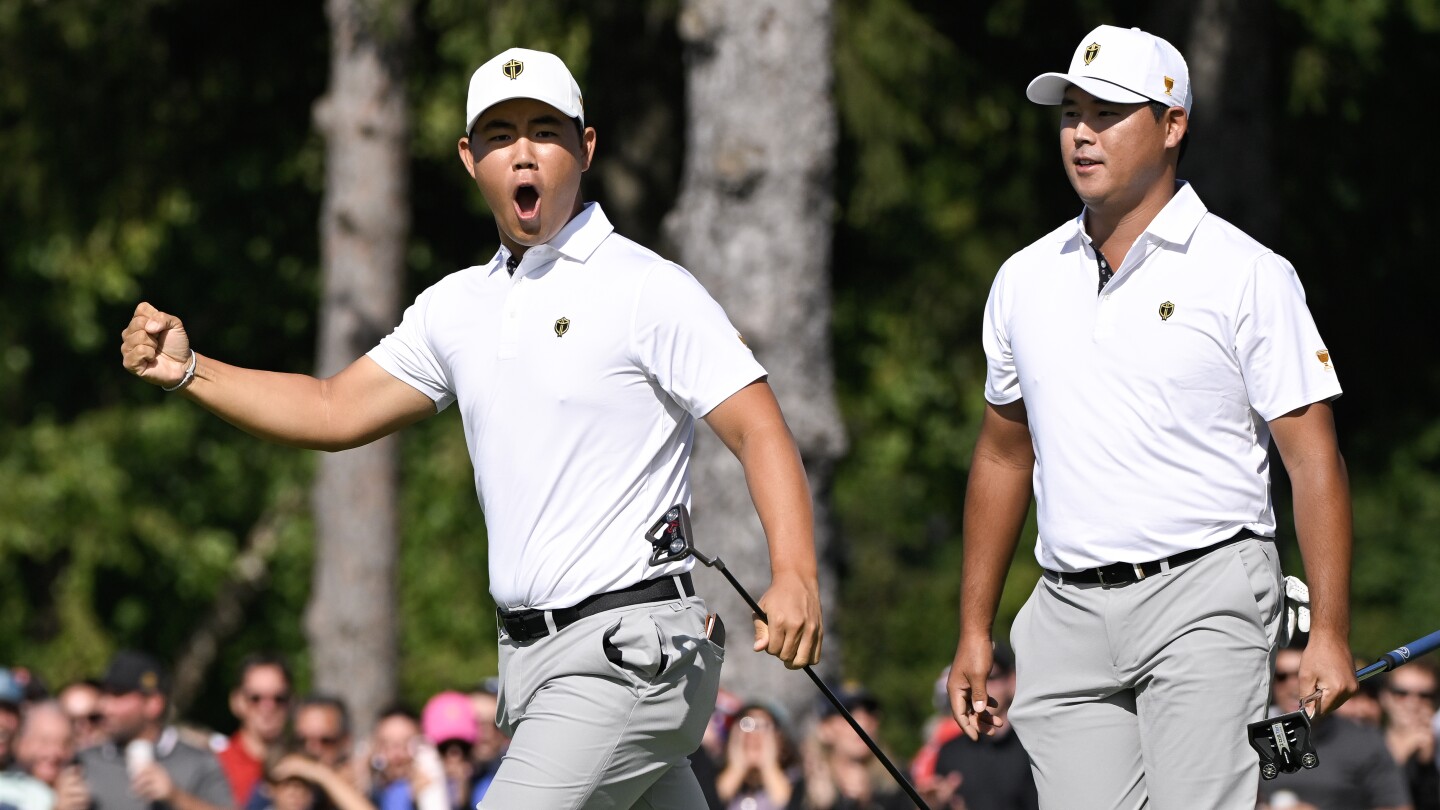 Fist pumps, yells and walking-in approach shots: Tom Kim’s emotional Saturday