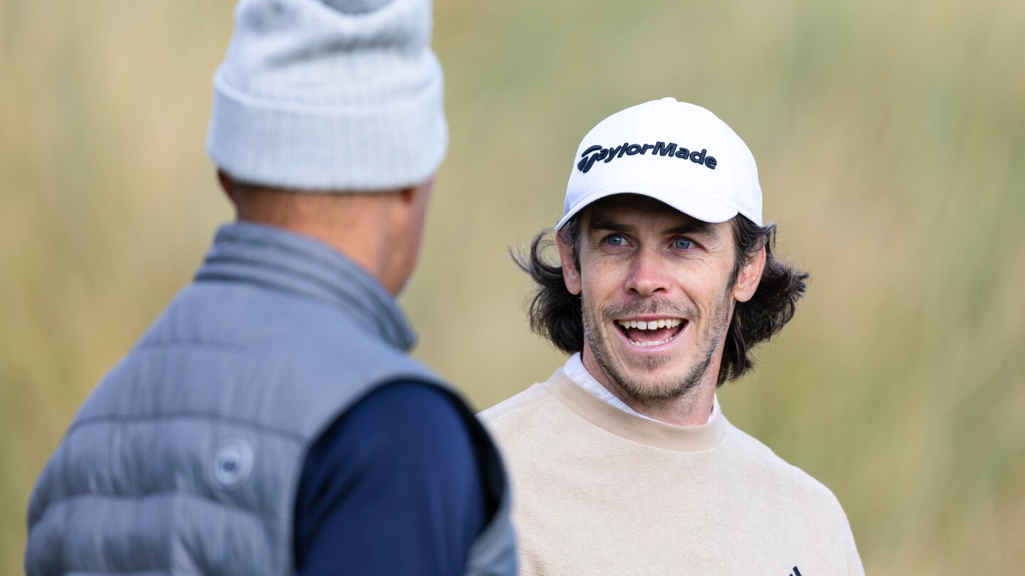 WATCH: Dog steals Gareth Bale’s ball on green at Dunhill Links