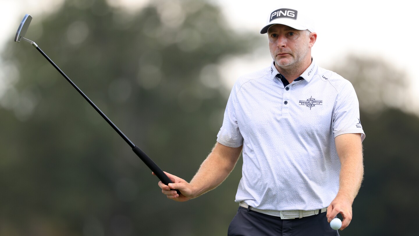 David Skinns misses 9-footer for 59, leads low-scoring Sanderson Farms