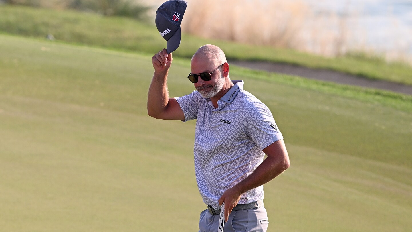 Paul Waring shoots lowest 36-hole total in DP World Tour history to lead in Abu Dhabi