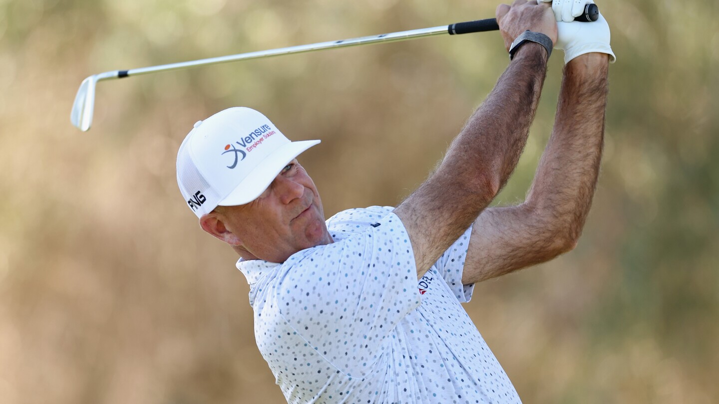 Stewart Cink leads Bernhard Langer, who beats his age by 3, at Champions finale