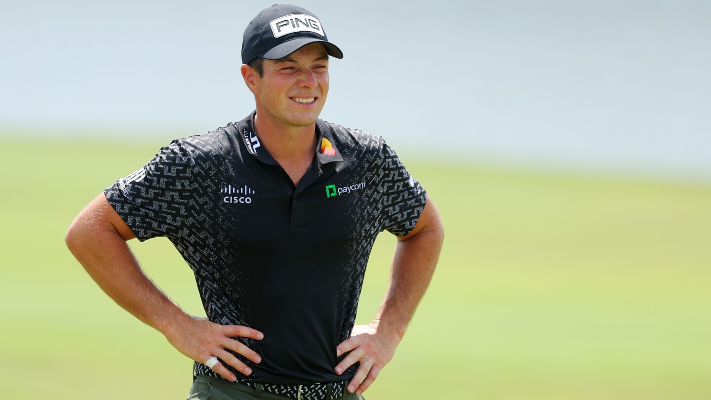 Viktor Hovland posts image of what appears to be a broken toe