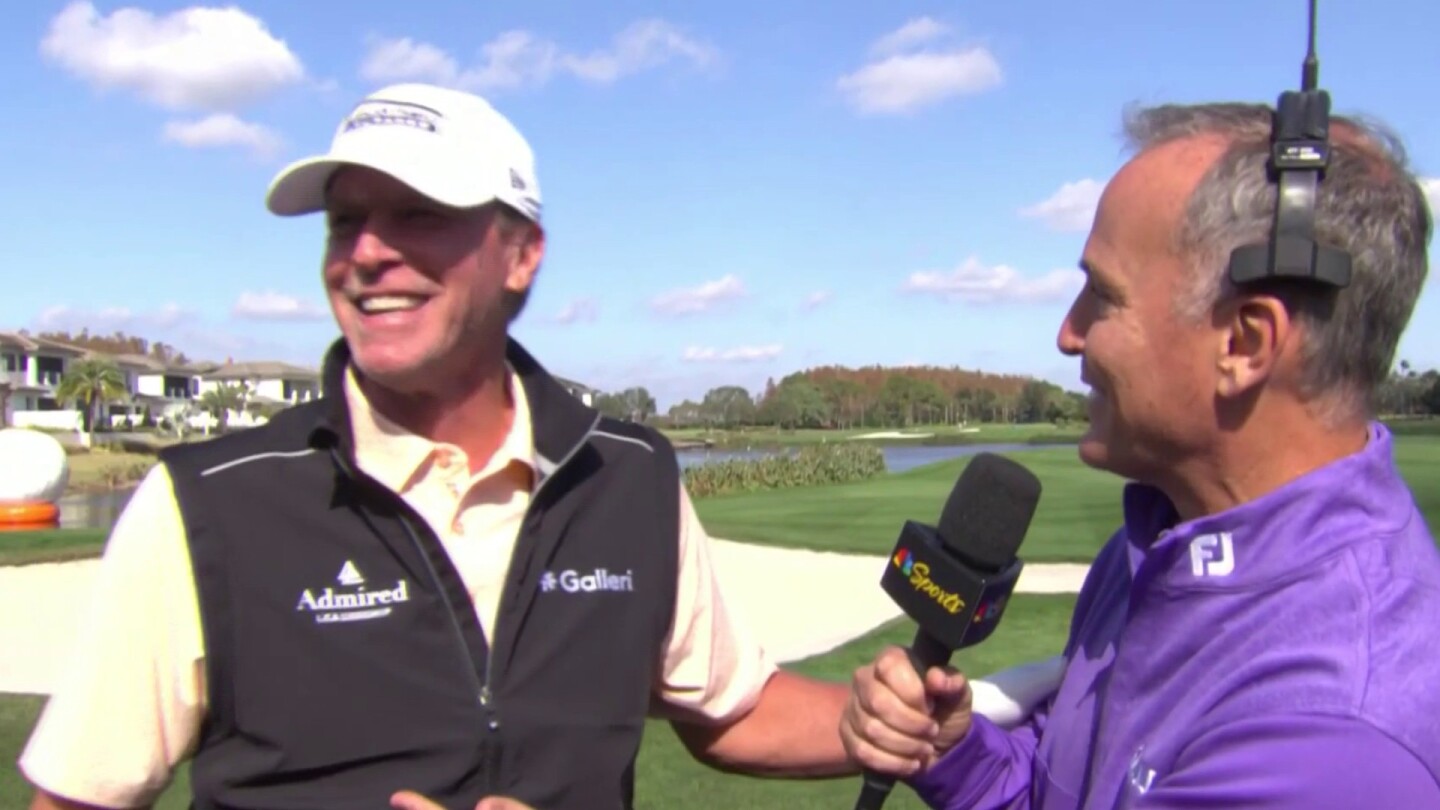 Steve Stricker shows off his chipping wedge skills at the PNC Championship