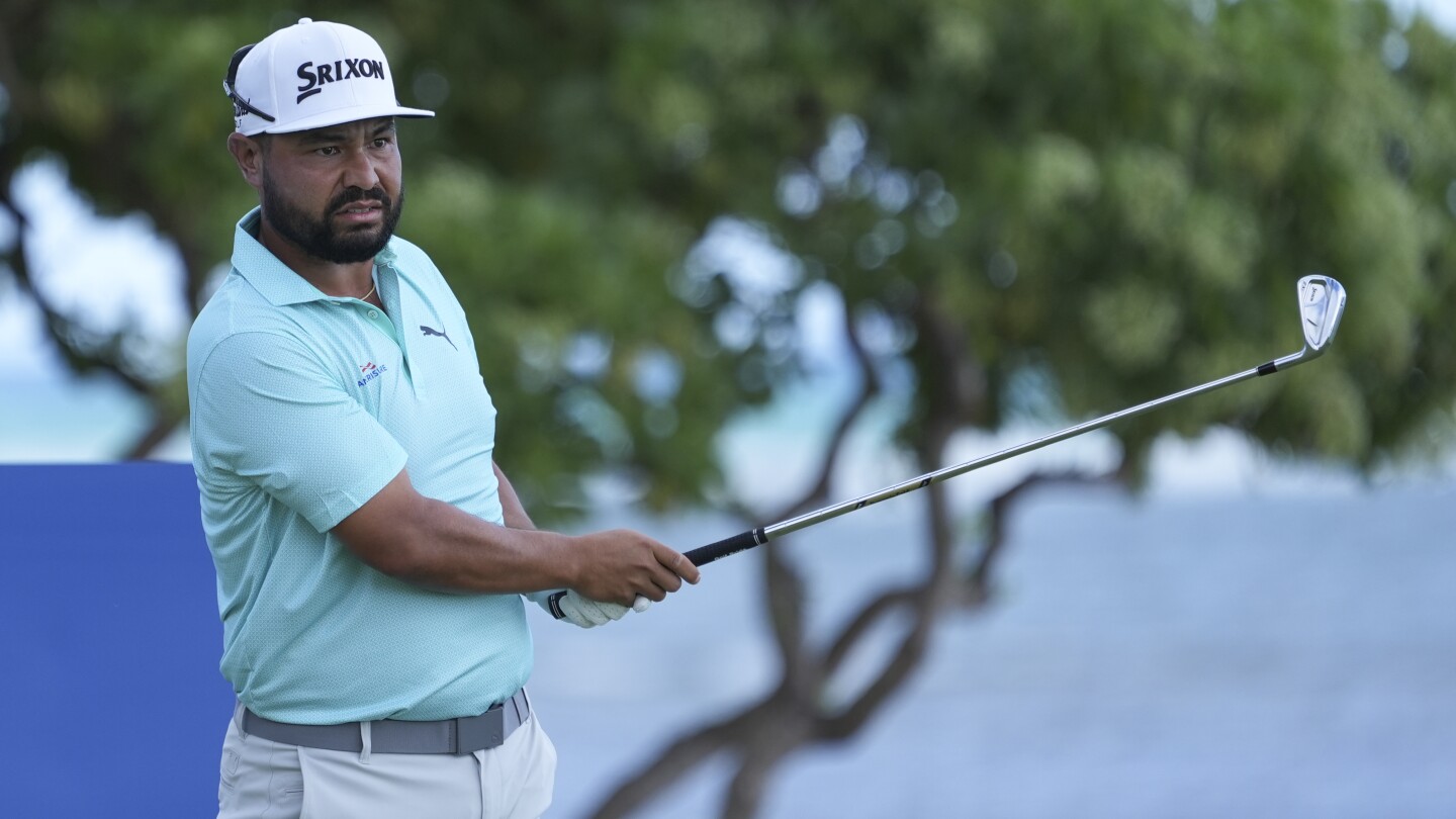 J.J. Spaun leads with U.S. Ryder Cup captain Keegan Bradley two back at Sony Open