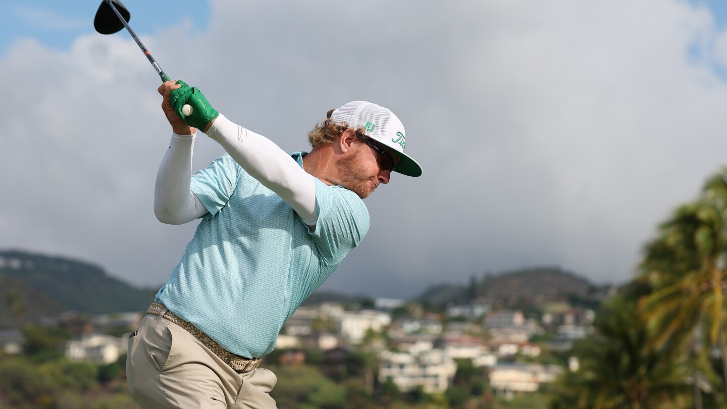 Charley Hoffman takes bold, unconventional route on Waialae’s 18th hole