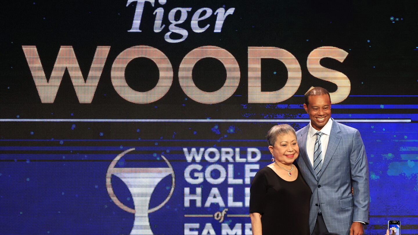 ‘For Tida:’ Genesis officials honor Tiger Woods’ late mother with pins