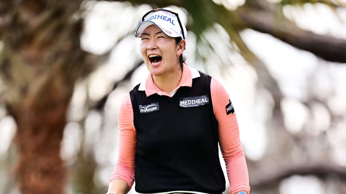 A Lim Kim holds off hard-charging Nelly Korda to win LPGA season opener